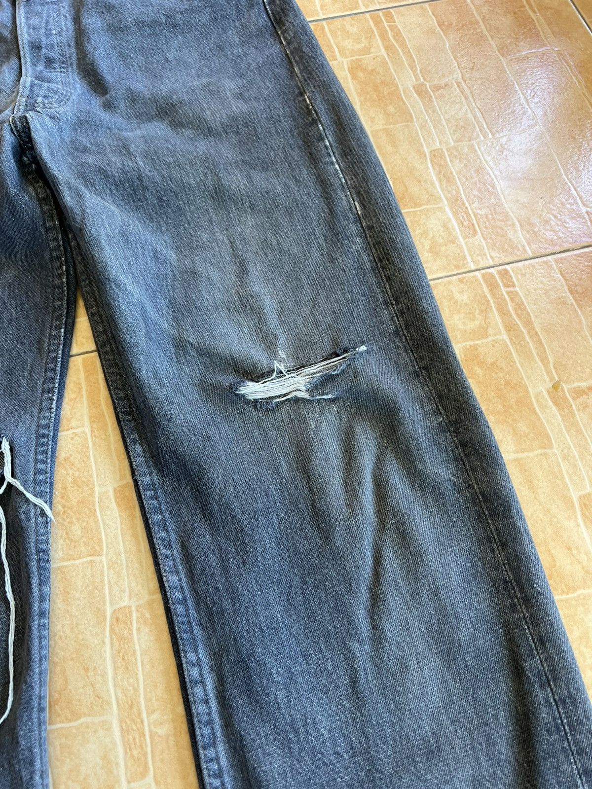 Levi's True Vintage Levis 501 USA Distress Jean Size US 31 - 10 Thumbnail