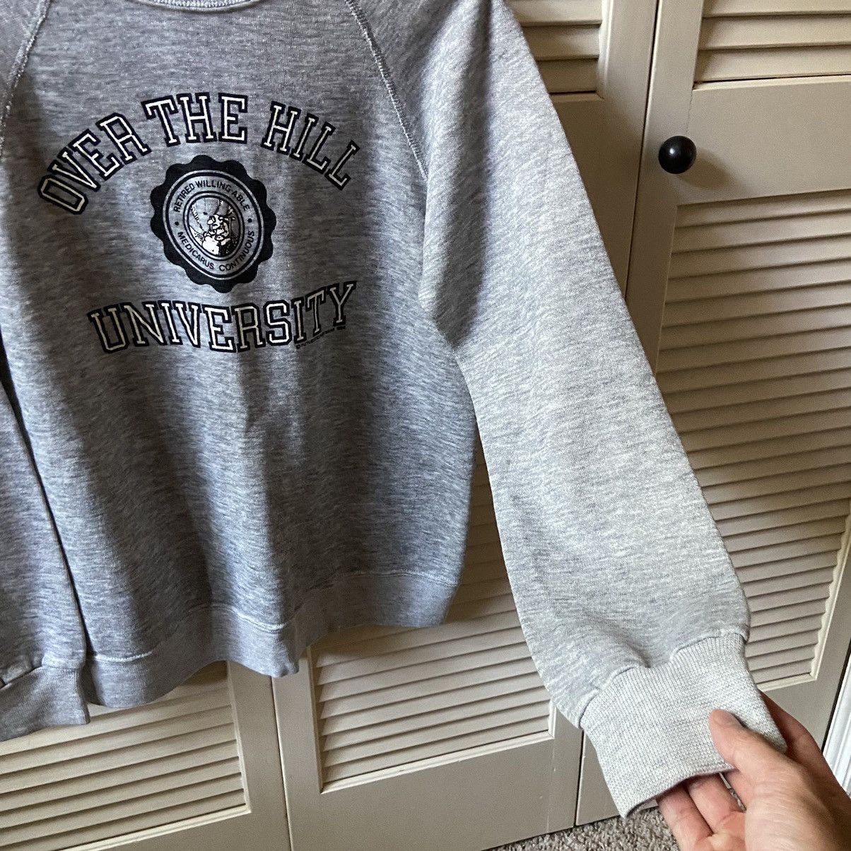 Vintage Vintage 80s Over the Hill University College Grey Sweatshirt Size US M / EU 48-50 / 2 - 4 Thumbnail
