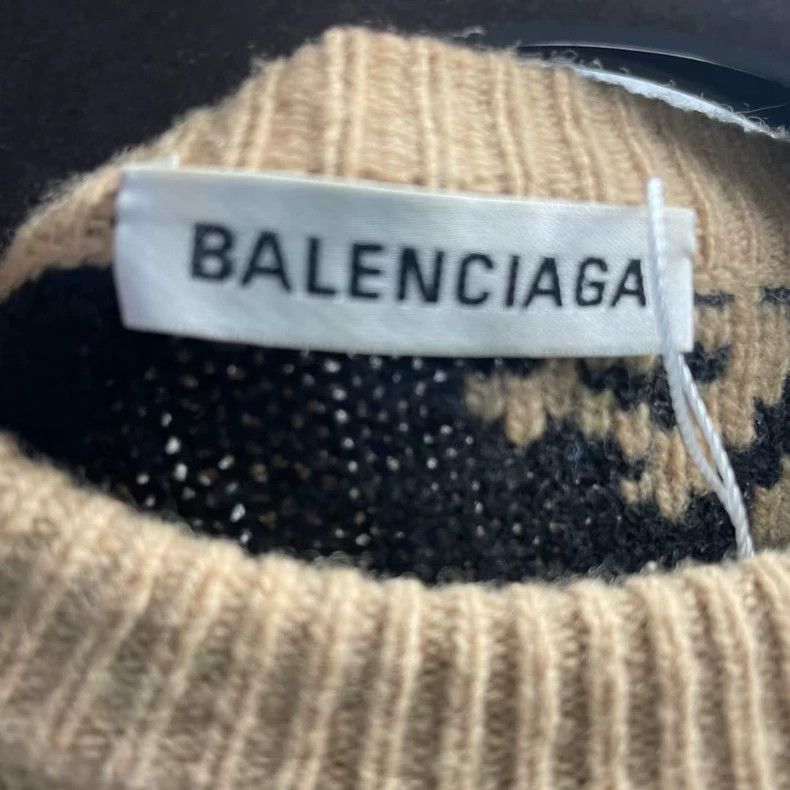 Balenciaga Balenciaga The bullet screen is full of sweaters. Size US S / EU 44-46 / 1 - 4 Thumbnail