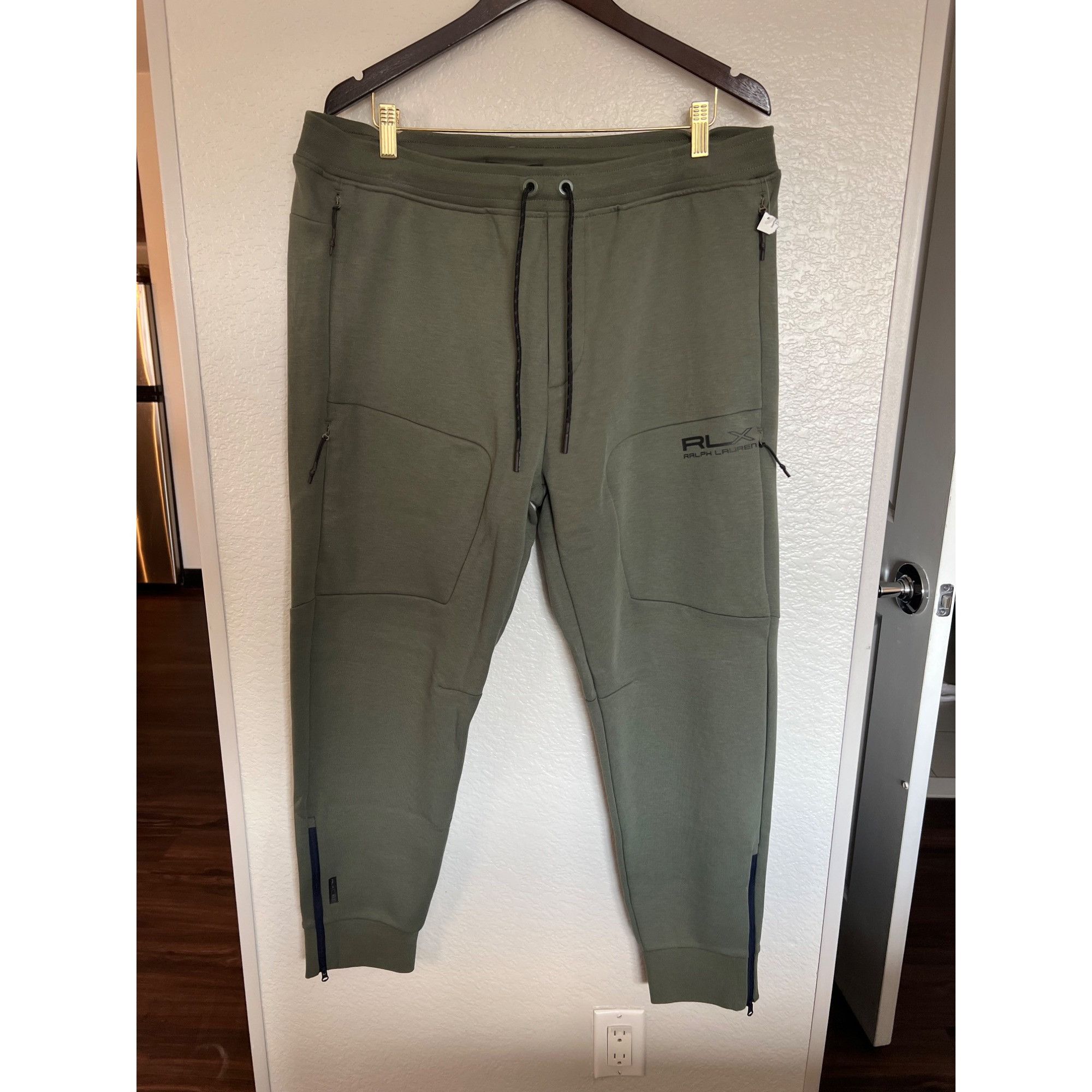 RLX Ralph Lauren RLX Ralph Lauren Black Label Water Resistant Jogger Pant NWT Size US 38 / EU 54 - 1 Thumbnail