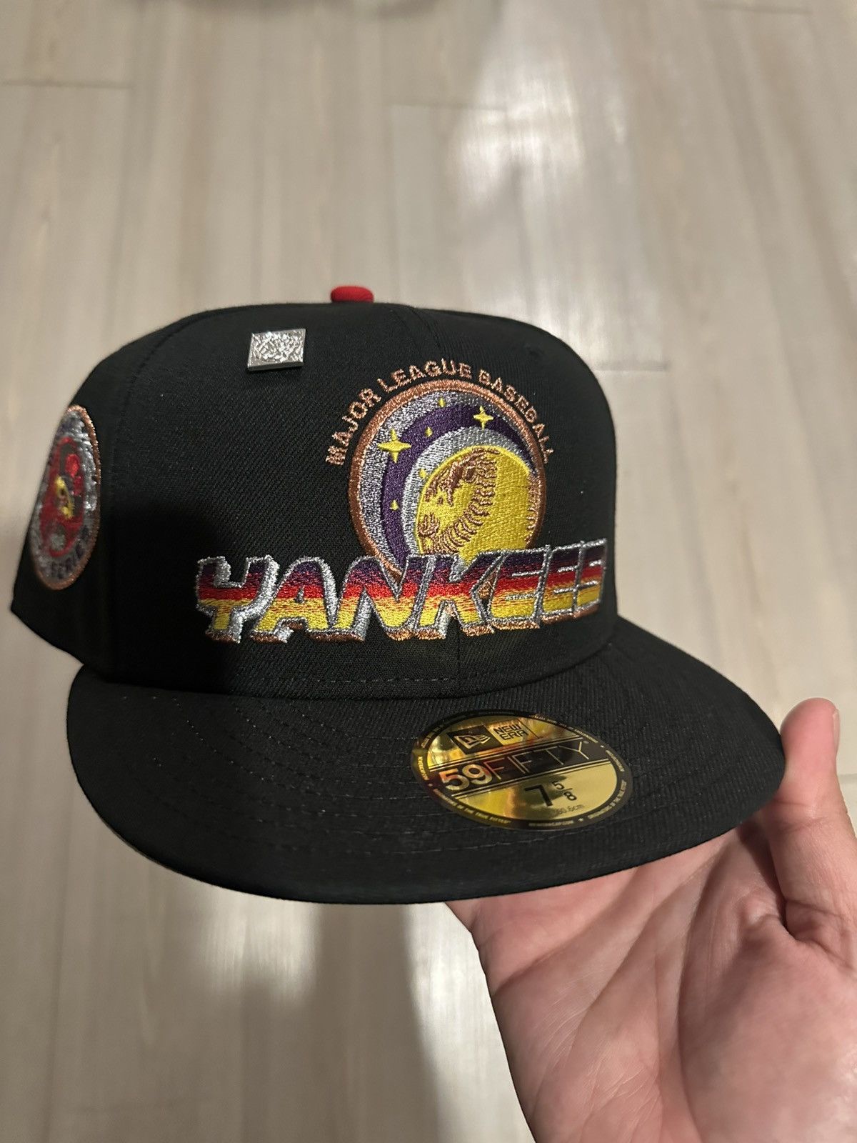 New Era New Era Yankees 1949 WS Metallic Galaxy 7 5/8 Size ONE SIZE - 1 Thumbnail