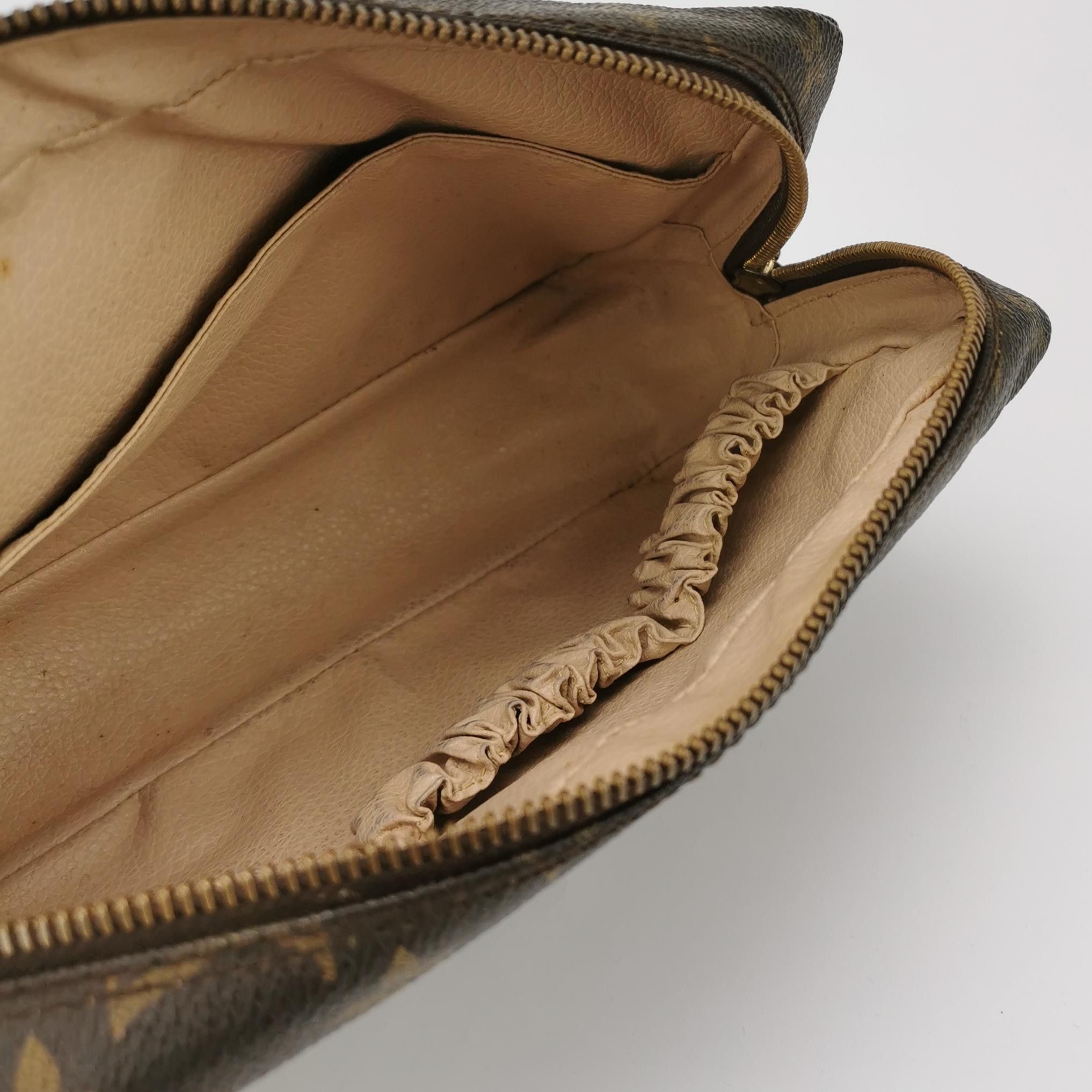 Louis Vuitton Louis Vuitton (LV) TrousseToilette old flower zipper clutch Size ONE SIZE - 4 Thumbnail