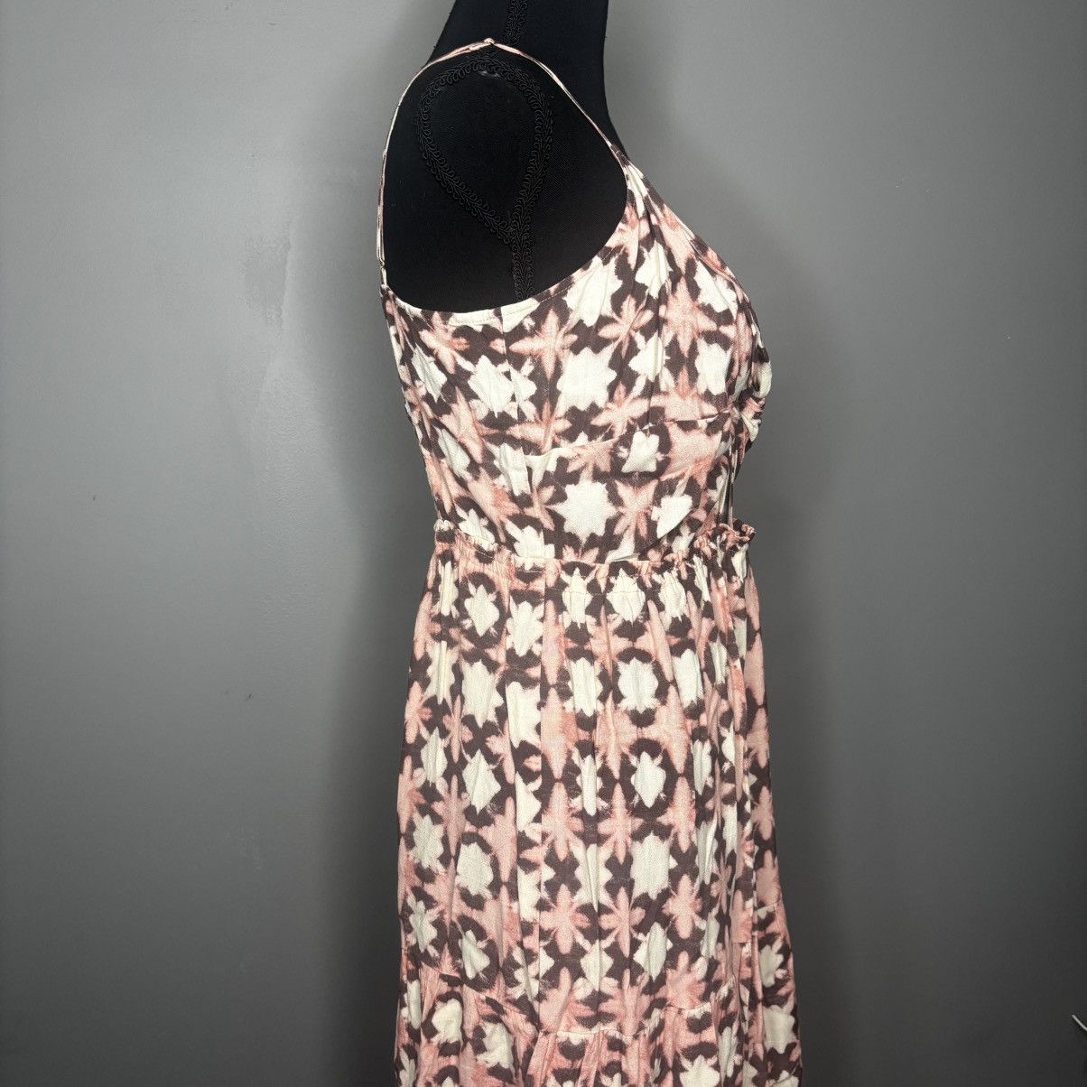 Loft NWT LOFT Sunwashed Floral Twist Tiered Midi Dress, Size 10P Size M / US 6-8 / IT 42-44 - 4 Thumbnail
