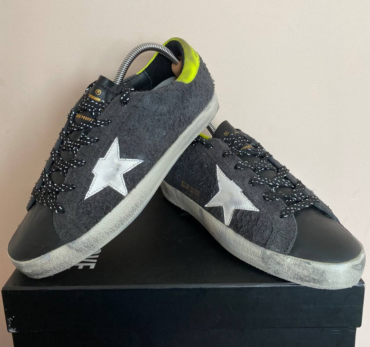 Golden Goose GOLDEN GOOSE GGDB SUPERSTAR Reflective Black Yellow Size US 7 / EU 40 - 1 Thumbnail