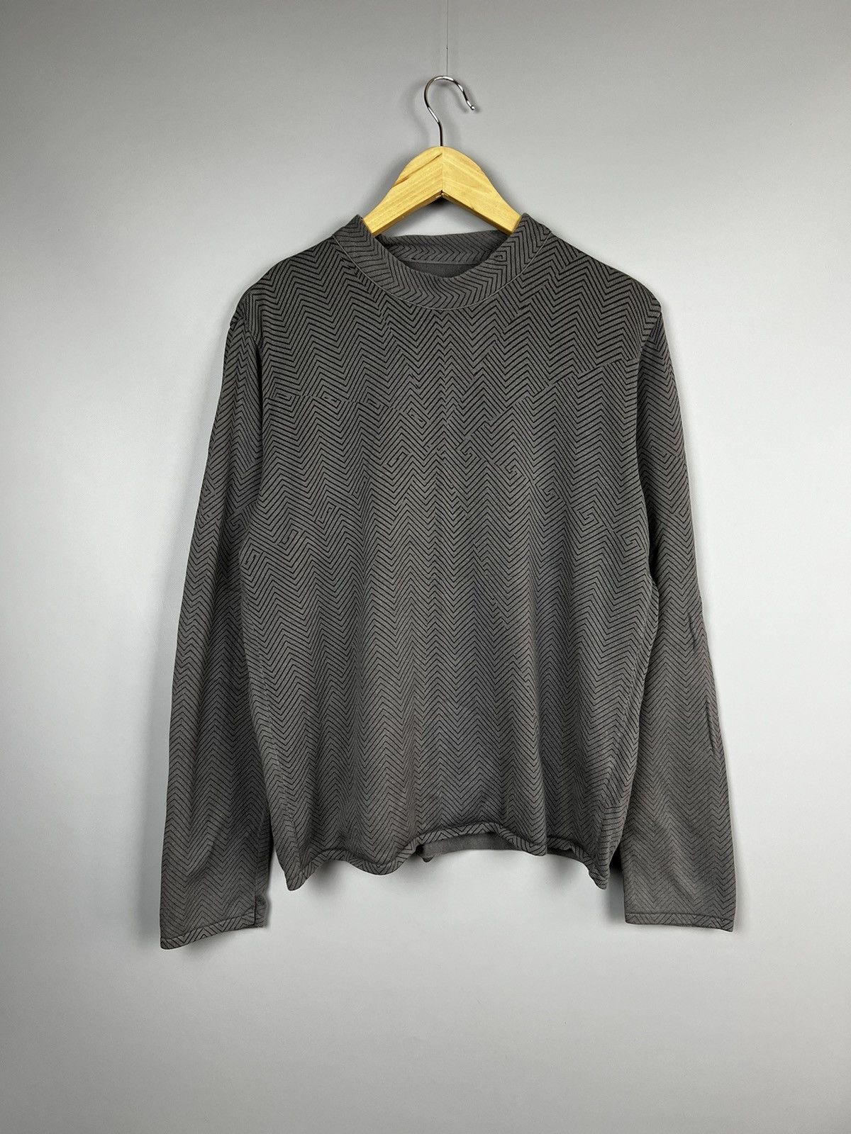 Giorgio Armani Giorgio Armani sweatshirt asymmetrical geometric print Size US M / EU 48-50 / 2 - 1 Thumbnail