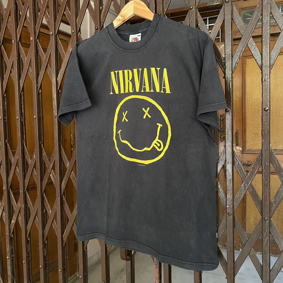 Band Tees Vintage 1992 Nirvana Smiley T shirt Size US M / EU 48-50 / 2 - 2 Thumbnail