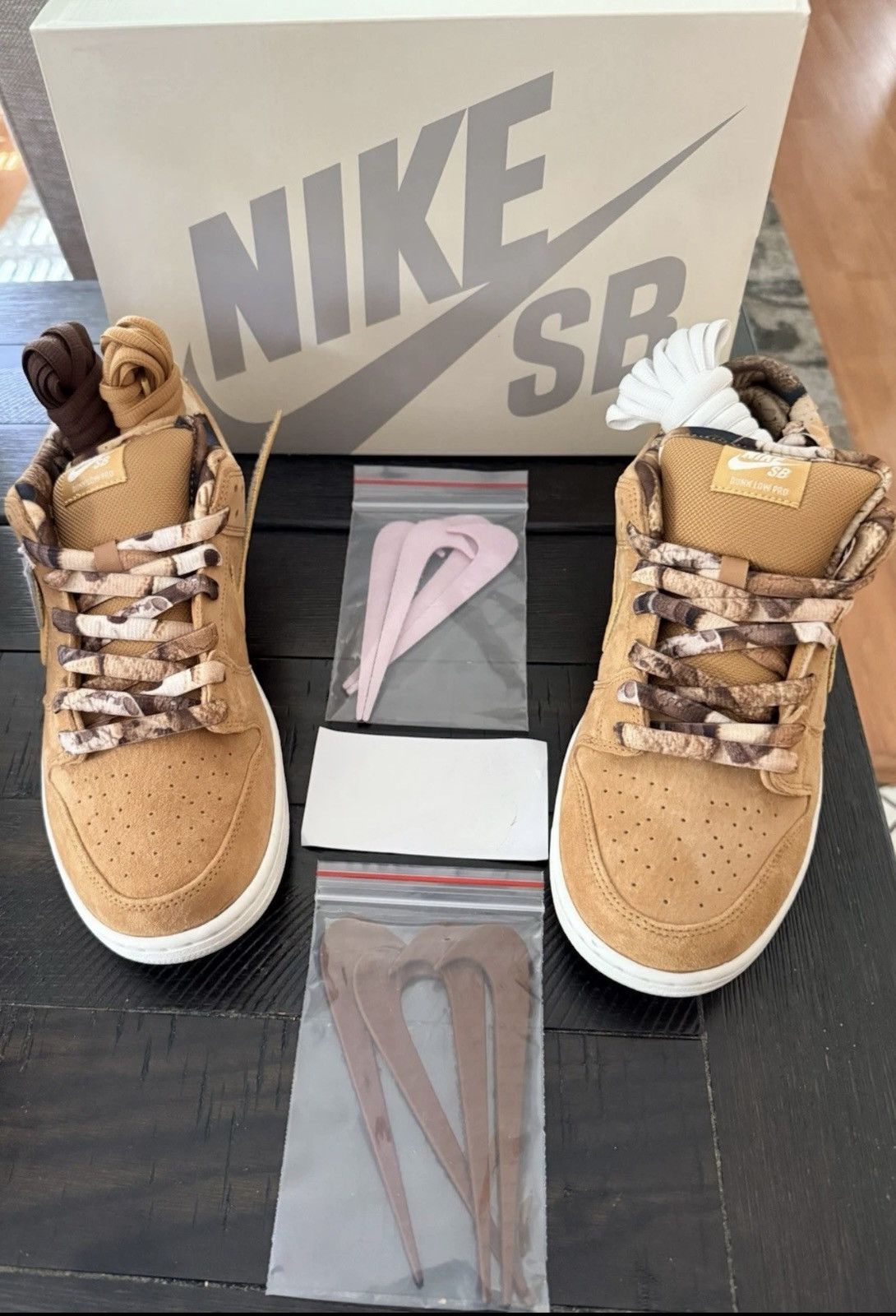 Nike Nike sb dunk low Note Manchester brew and biscuits Size US 11.5 / EU 44-45 - 1 Thumbnail