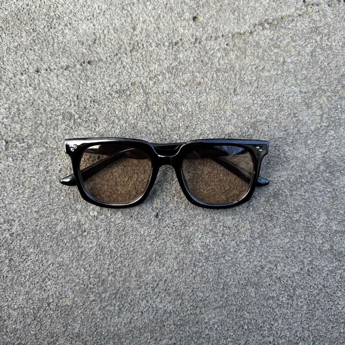 Vintage SUNGLASSES BRAND NEW CLASSIC RETRO VINTAGE YT605-04 Size ONE SIZE - 1 Thumbnail