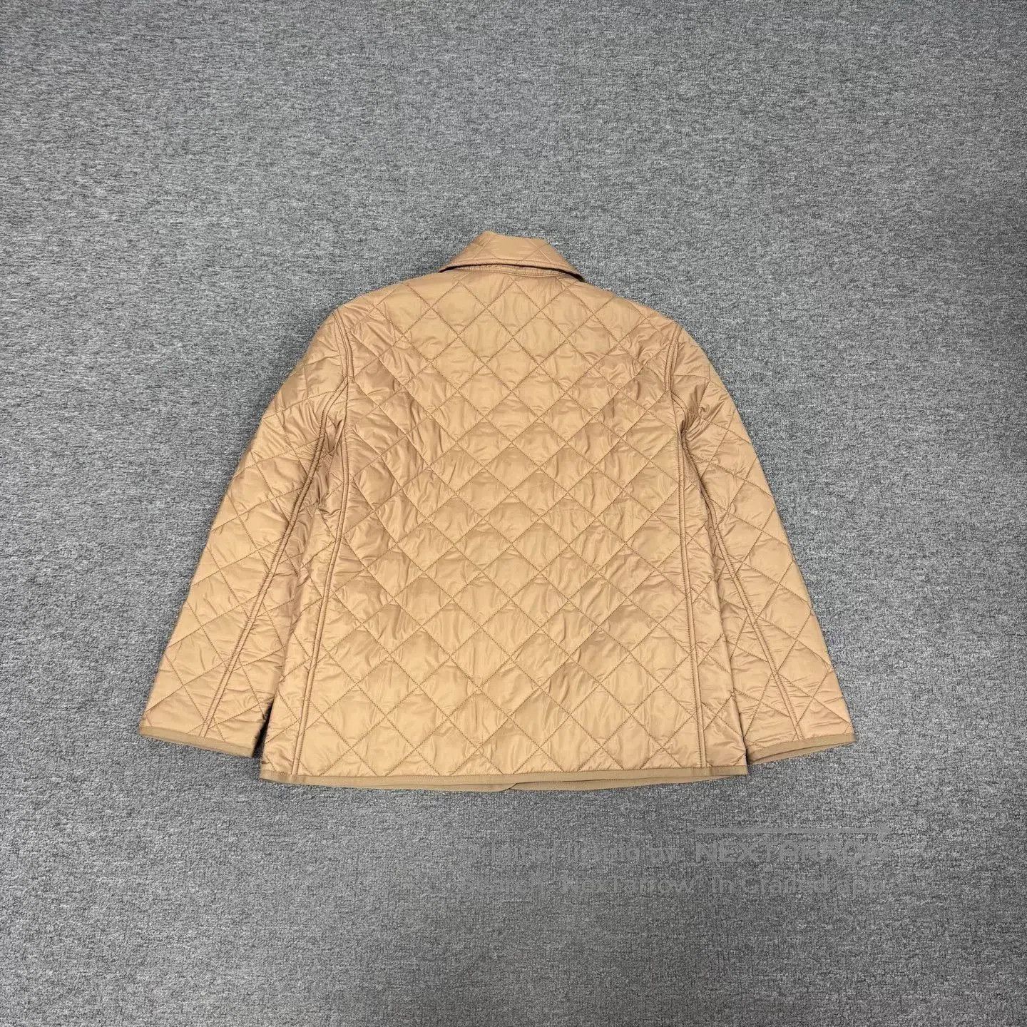 Burberry Beige Quilted Collared Jacket Size M. Size US M / EU 48-50 / 2 - 2 Thumbnail