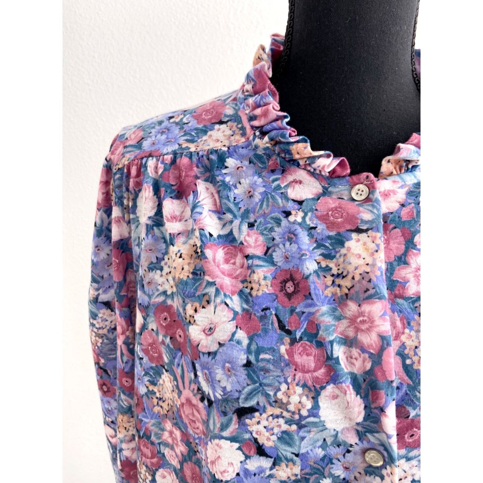 Vintage VINTAGE Lorraine Robe Nightgown Purple Floral One Size Satin Polyester Snap Housecoat Womens Size ONE SIZE - 2 Thumbnail