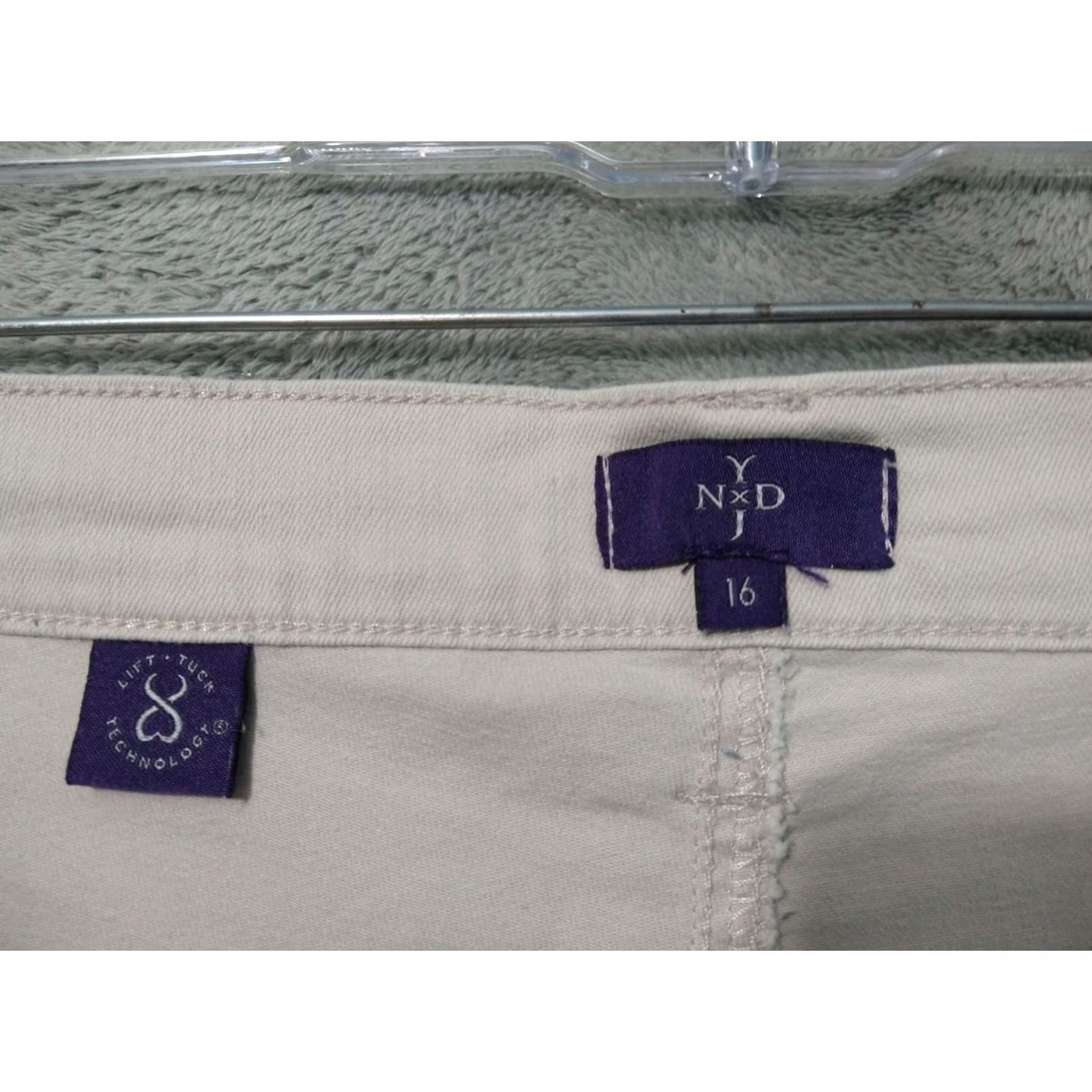 NYDJ NYDJ Shorts Womens 16 White Denim Avery Jean Lift Tuck Stretch High Rise Bermuda Casual Solid Cotton Jeans Shorts Womens 16 White NYDJ Size 38" / US 16 / IT 52 - 7 Thumbnail