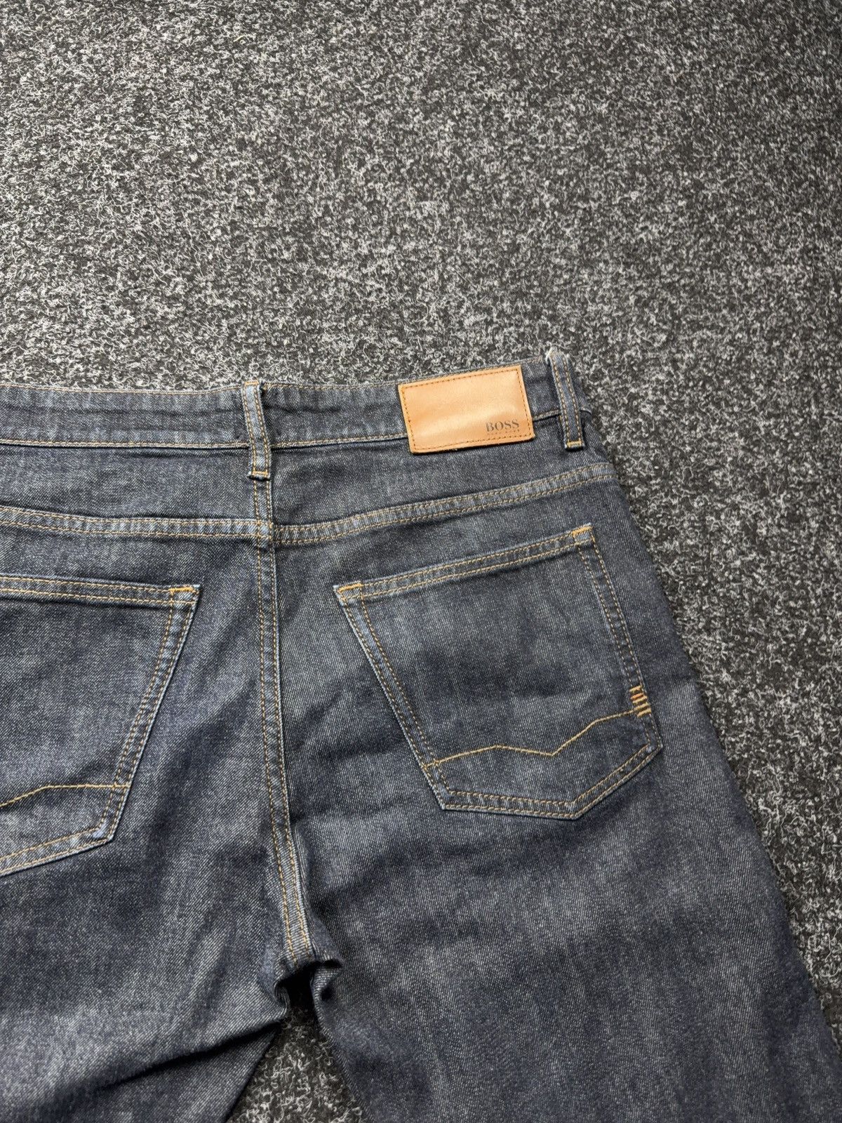 Hugo Boss Luxury 00s Hugo Boss 020 Delaware Slim Fit Dark Blue Jeans Size US 31 - 17 Thumbnail