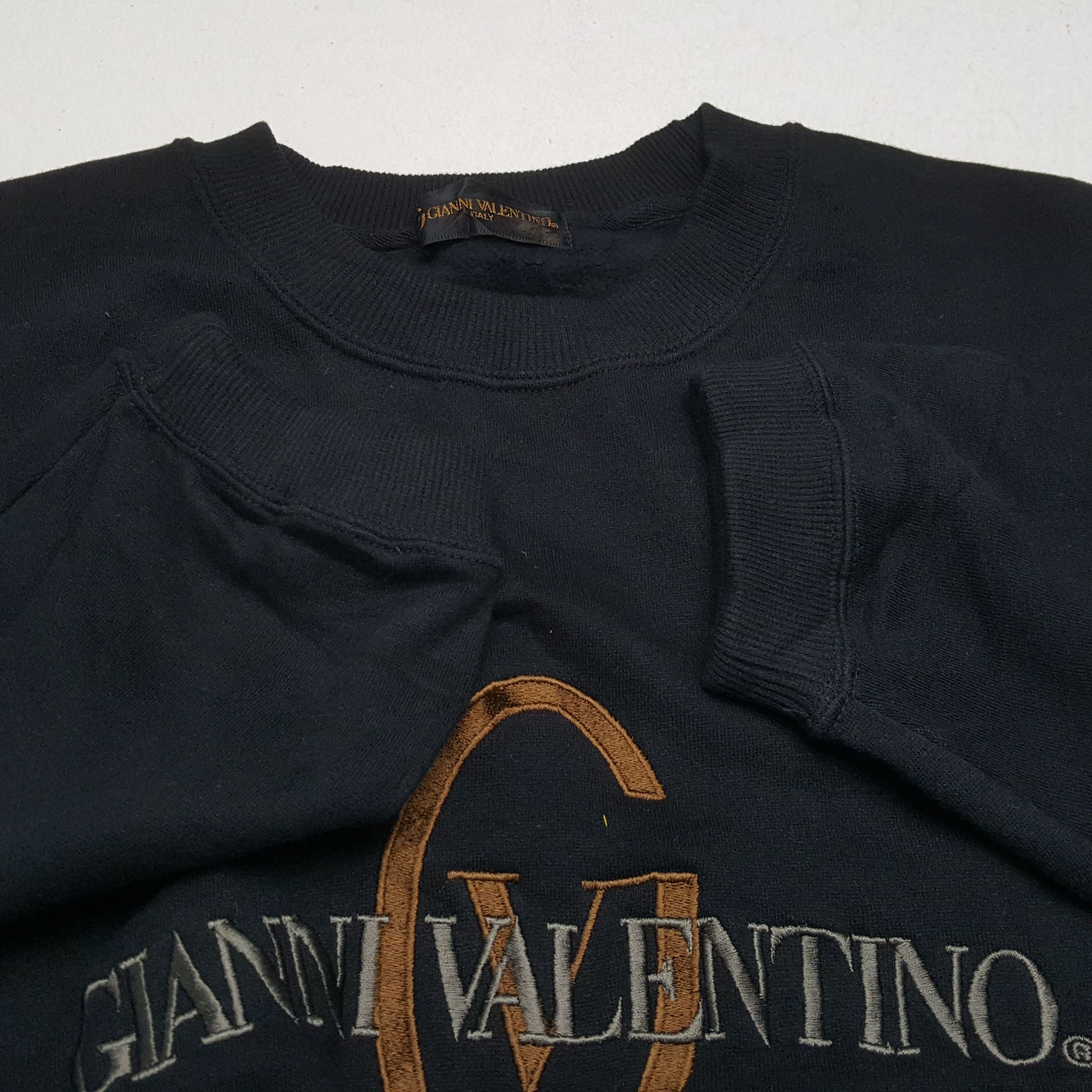Gianni Valentino × Valentino × Vintage GIANNI VALENTINO Center Logo Spellout Design Sweatshirt Size US XL / EU 56 / 4 - 8 Thumbnail