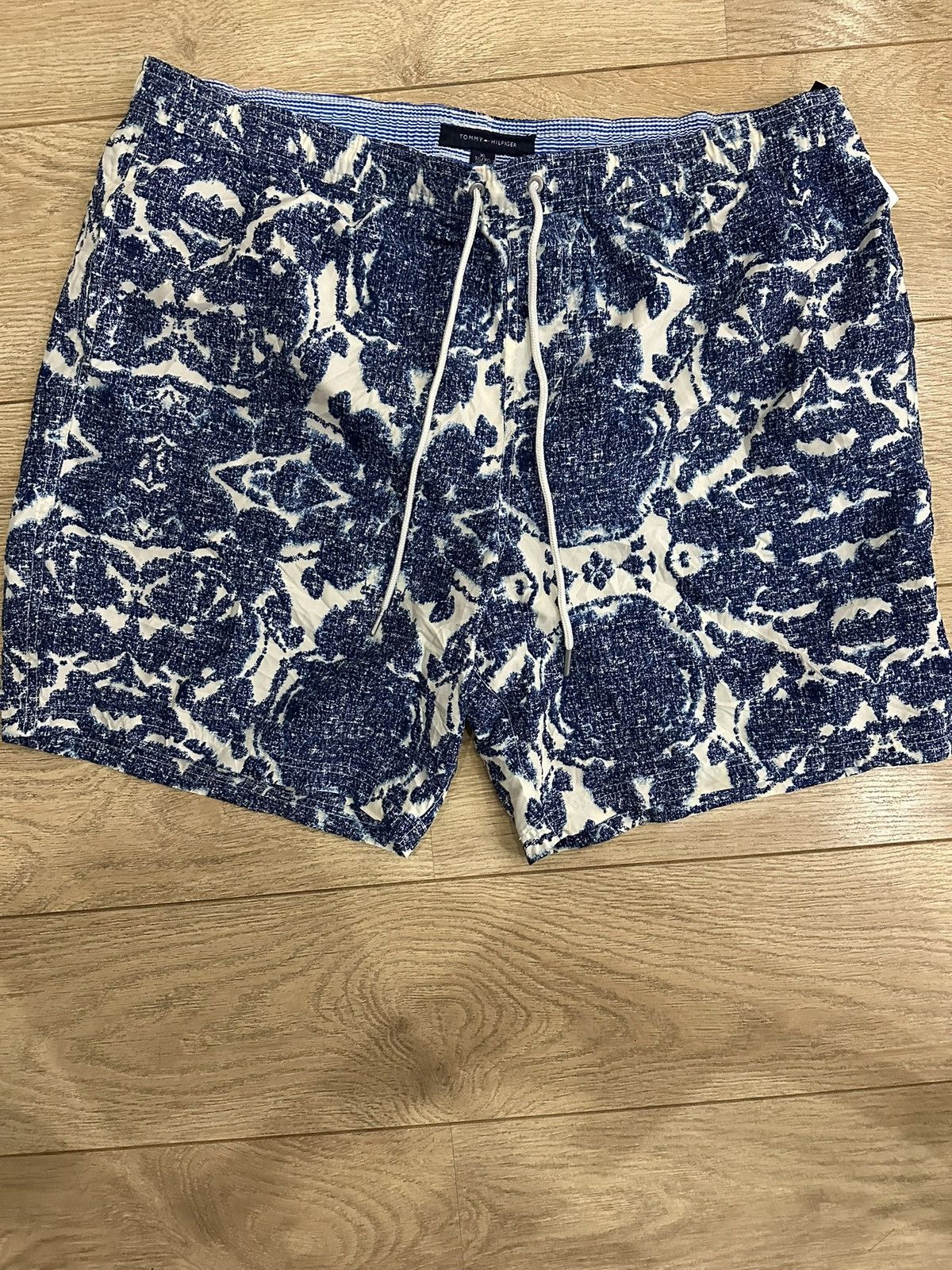 Tommy Hilfiger Tommy Hilfiger Blue & White shorts Size US 35 - 1 Thumbnail