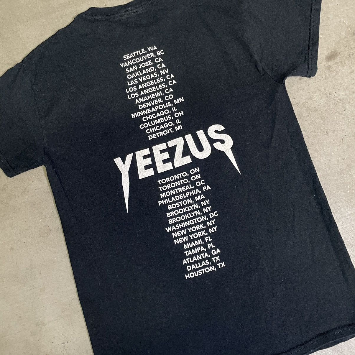 Band Tees × Rap Tees × Vintage Kanye West Yeezus Tour Maison Mask Yeezy Concert S Size US S / EU 44-46 / 1 - 7 Thumbnail