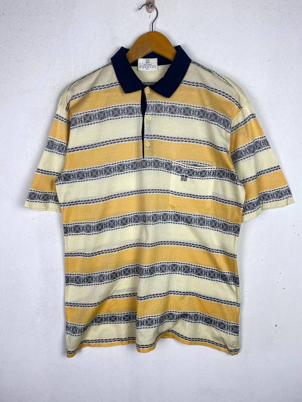 Givenchy vintage givenchy paris polo tee nice design Size US L / EU 52-54 / 3 - 1 Thumbnail