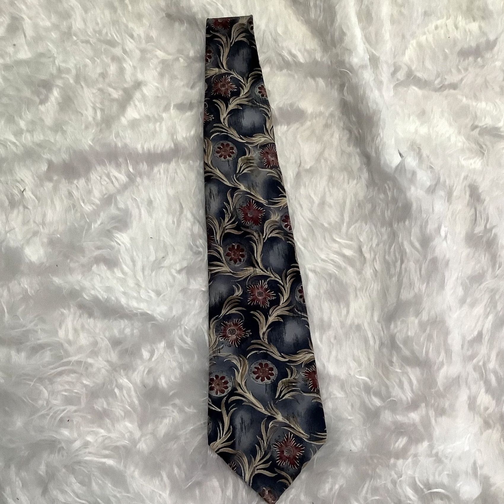 Van Heusen Van Heusen Tie Men 100% Silk Navy Burgundy Classic 57"-60" Geometric Blue Logo USA Vintage No Mens Tie Size ONE SIZE - 3 Thumbnail