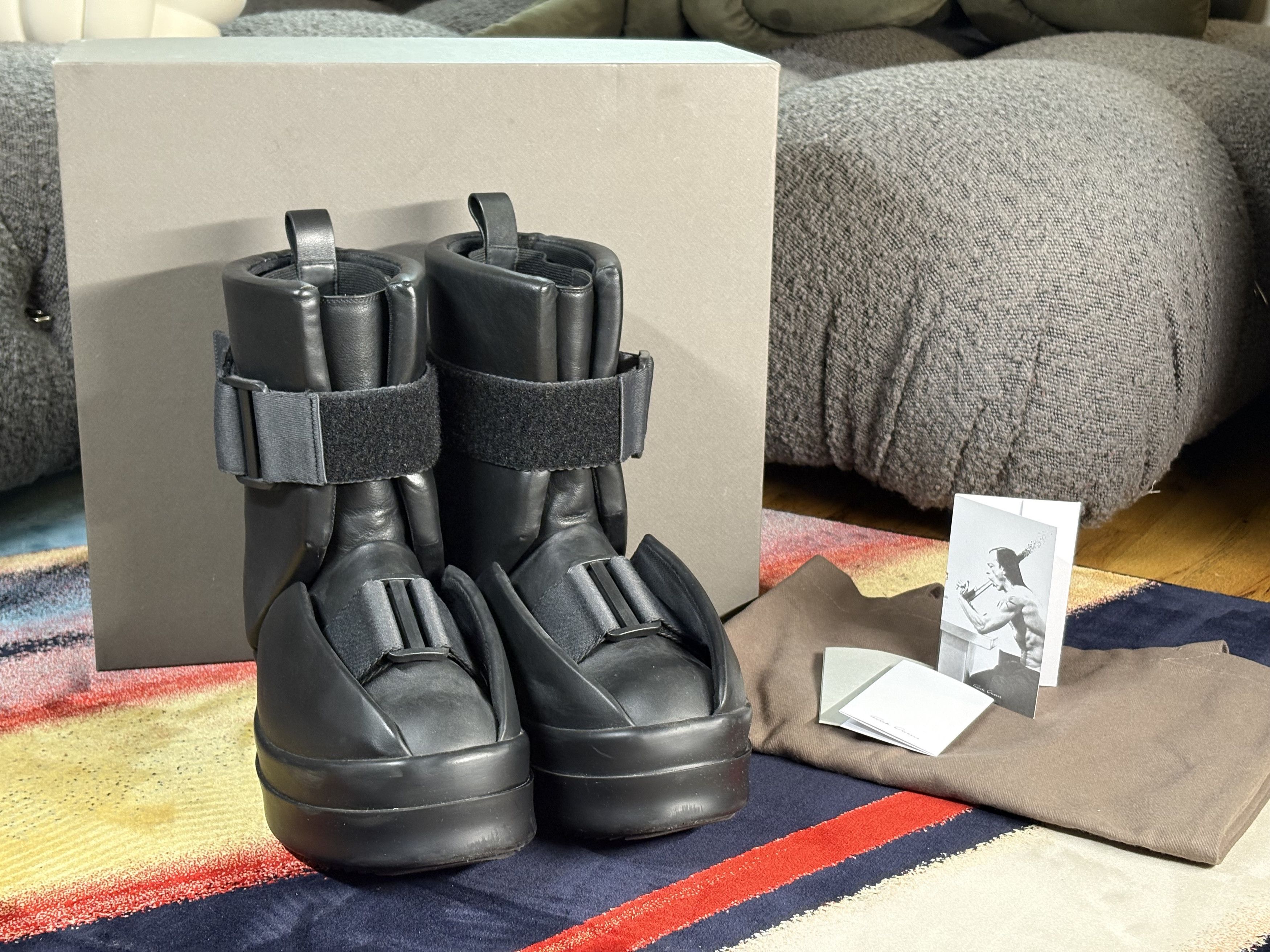 【Rick Owens】Splint ロングカーフスキンサンダル New In | Rick Owens Splint Sandal. Now available in-store