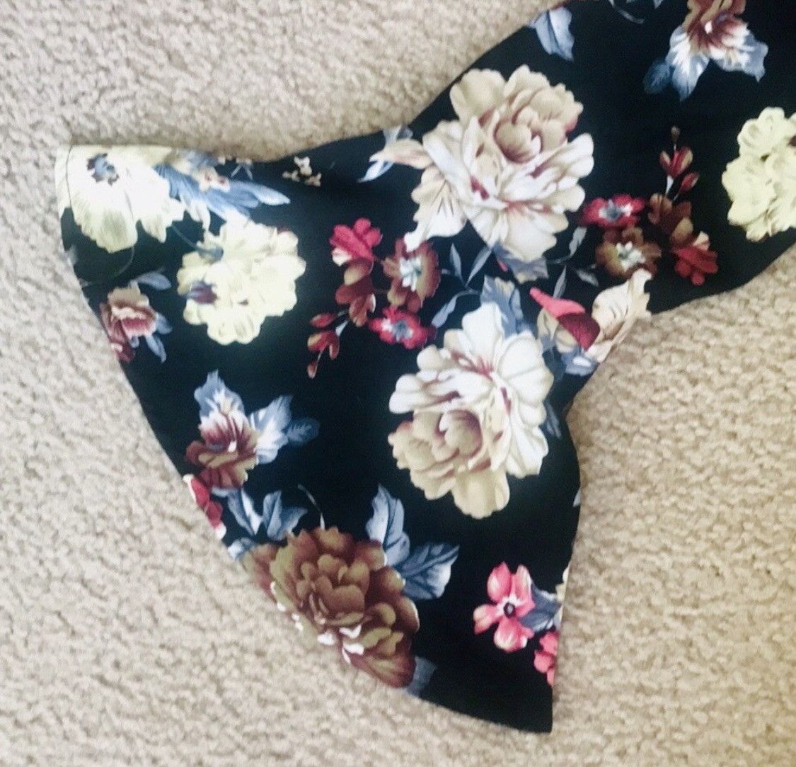 Other DEEP PLUNGE BELL SLEEVE FLORAL SHORTS ROMPER Size 32" / US 10 / IT 46 - 3 Thumbnail