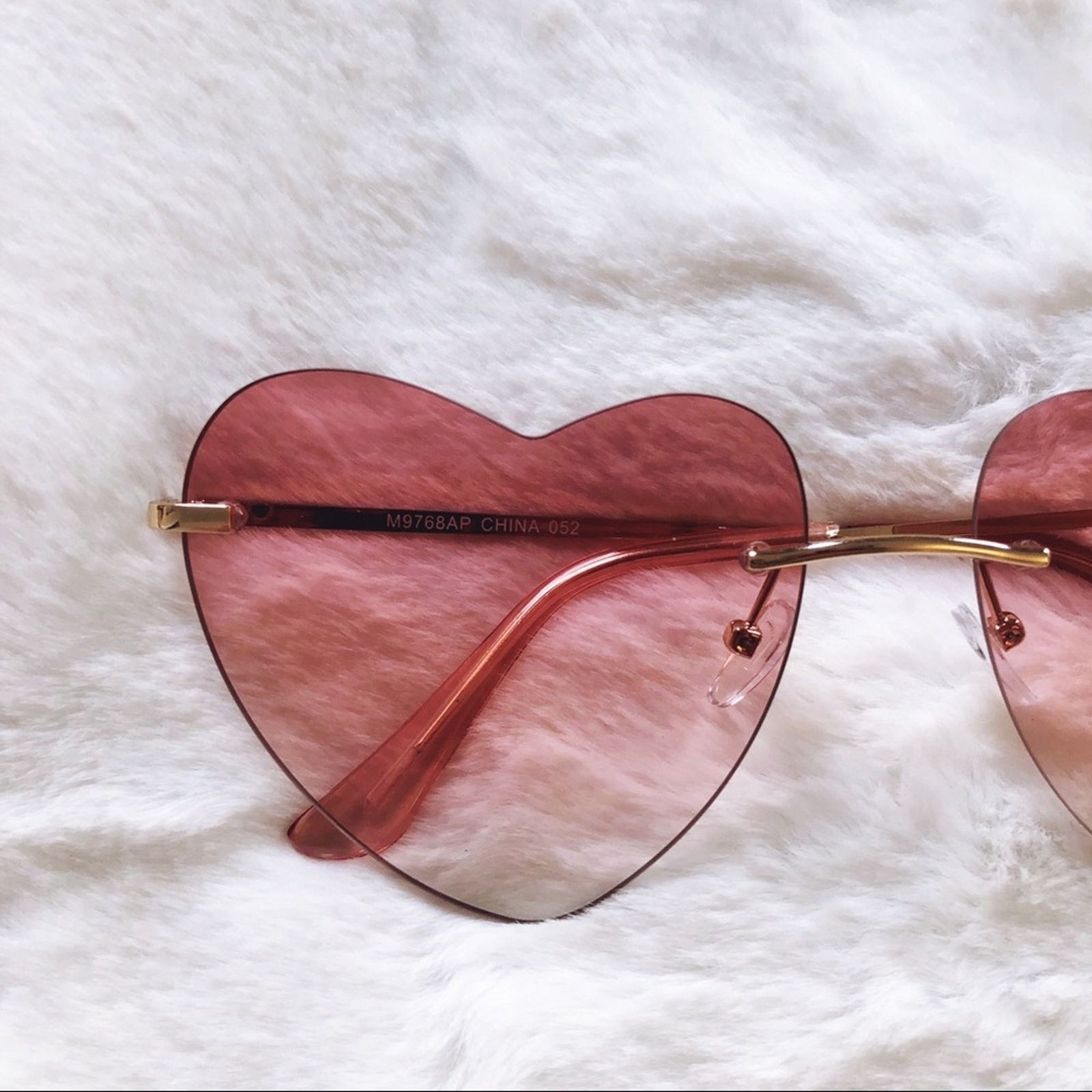Other Miley Light Pink Gradient Heart Sunglasses Size ONE SIZE - 2 Thumbnail