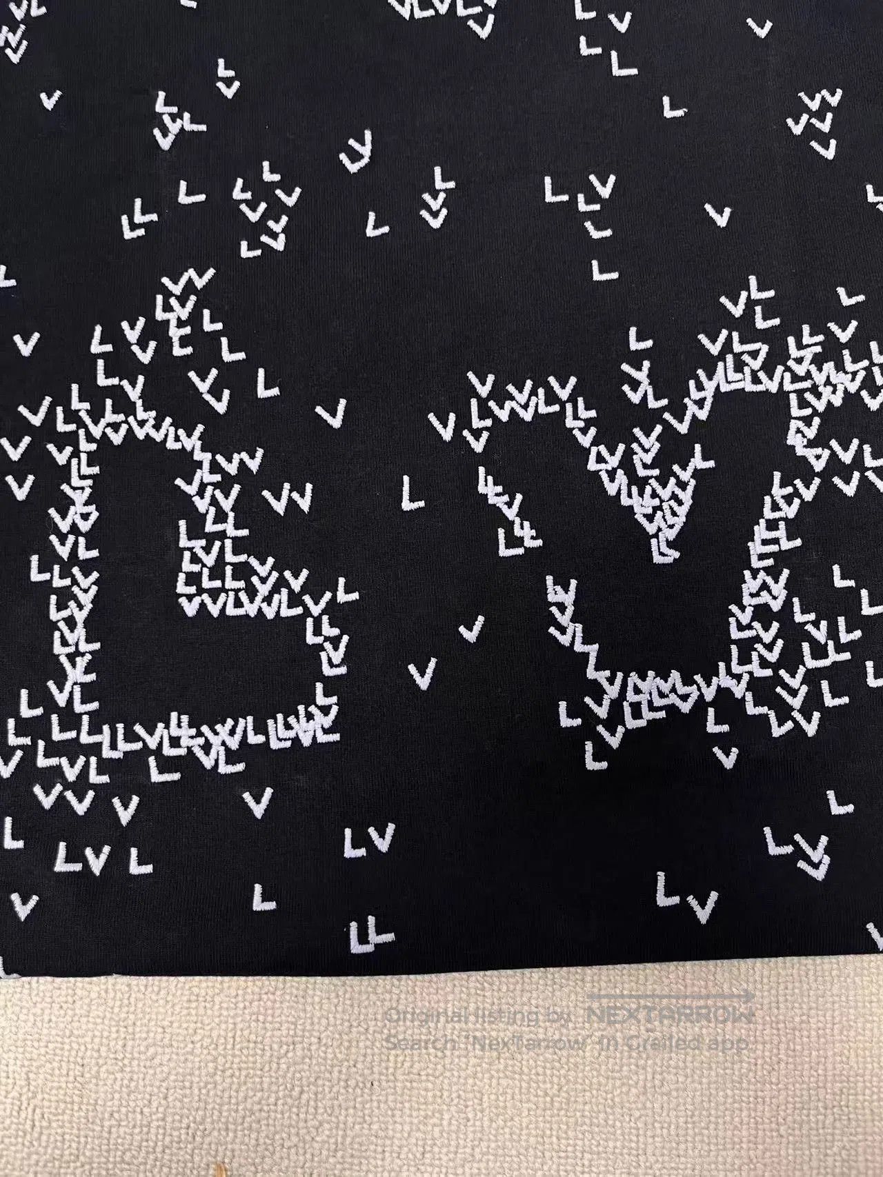 Louis Vuitton Louis Vuitton Spread Logo Embroidered Short-Sleeve T-Shirt. Size US XS / EU 42 / 0 - 3 Thumbnail