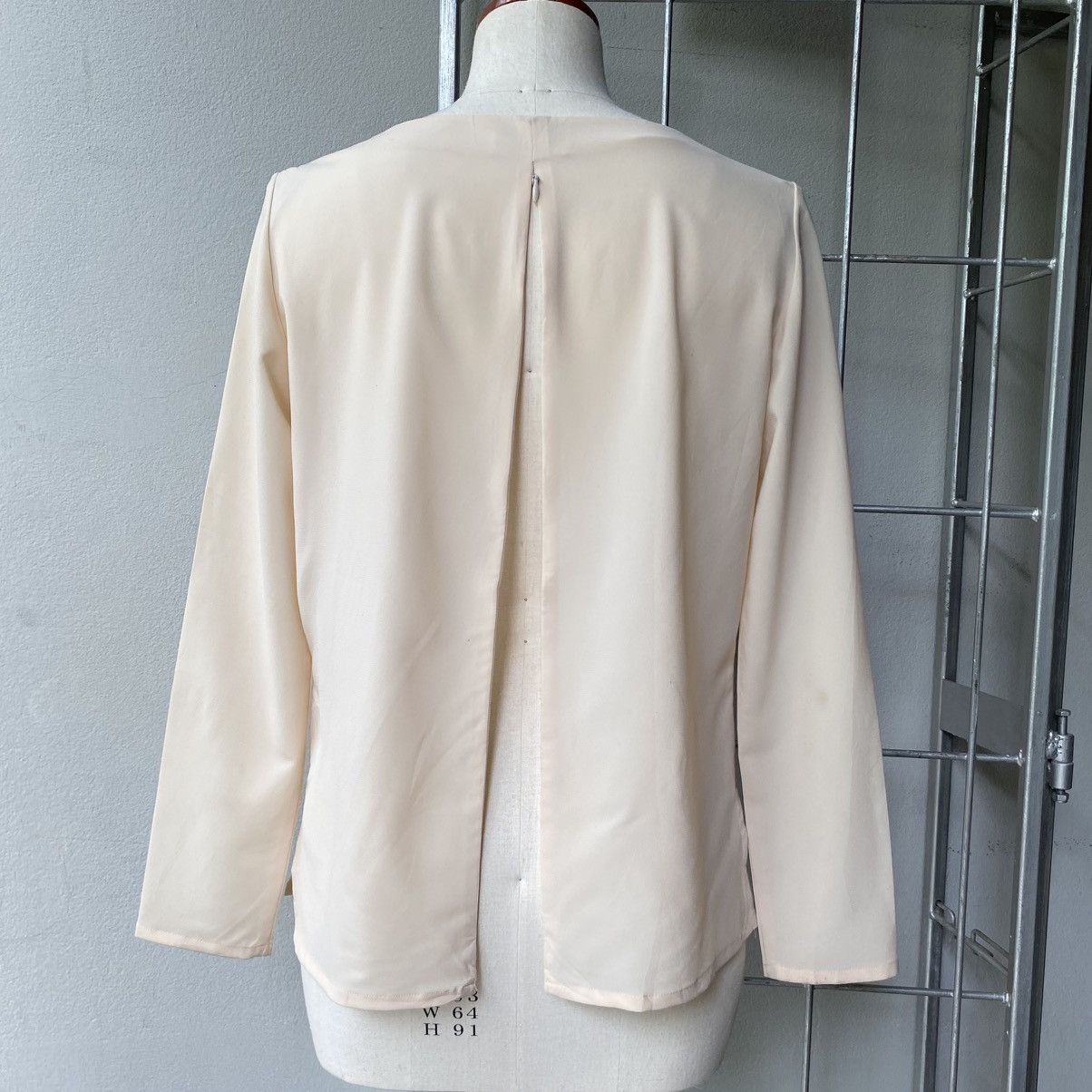 Givenchy Givenchy Soft Yellow Luxe Blouse Size XS / US 0-2 / IT 36-38 - 16 Thumbnail
