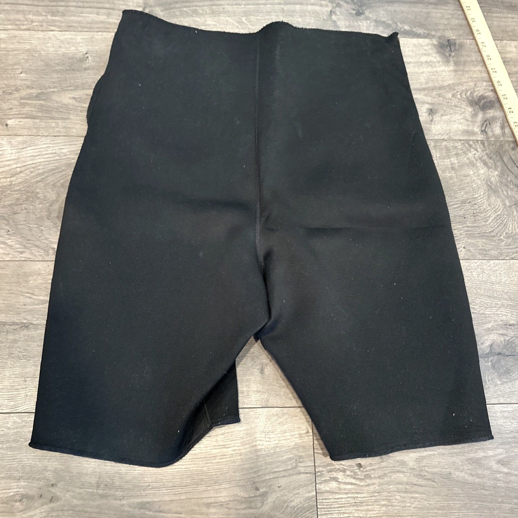 Vintage Curves Women's XL Black Polyester Foam Rubber Workout Training Shorts Compression Zip Regular Activewear Gym & Training Size 40" / US 18 - 5 Thumbnail