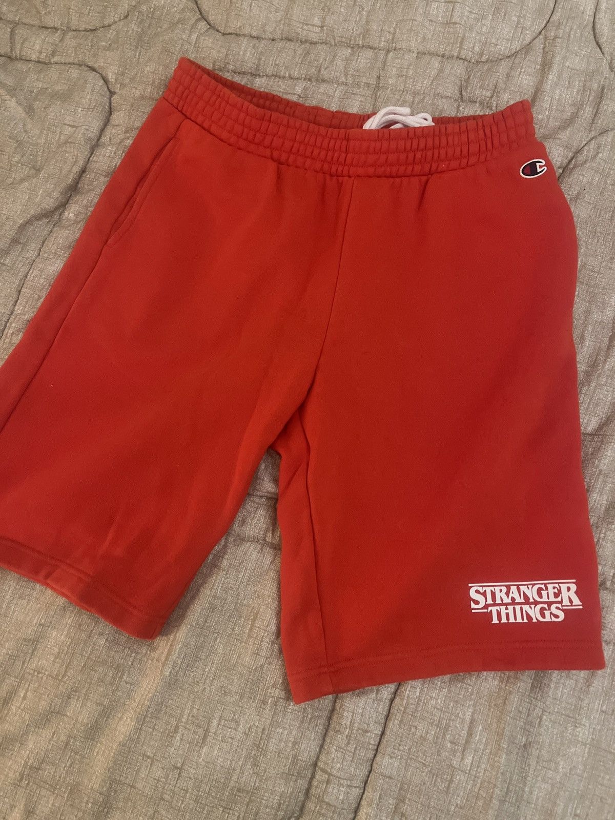 Champion Champion x Stranger things Size US 34 / EU 50 - 2 Thumbnail