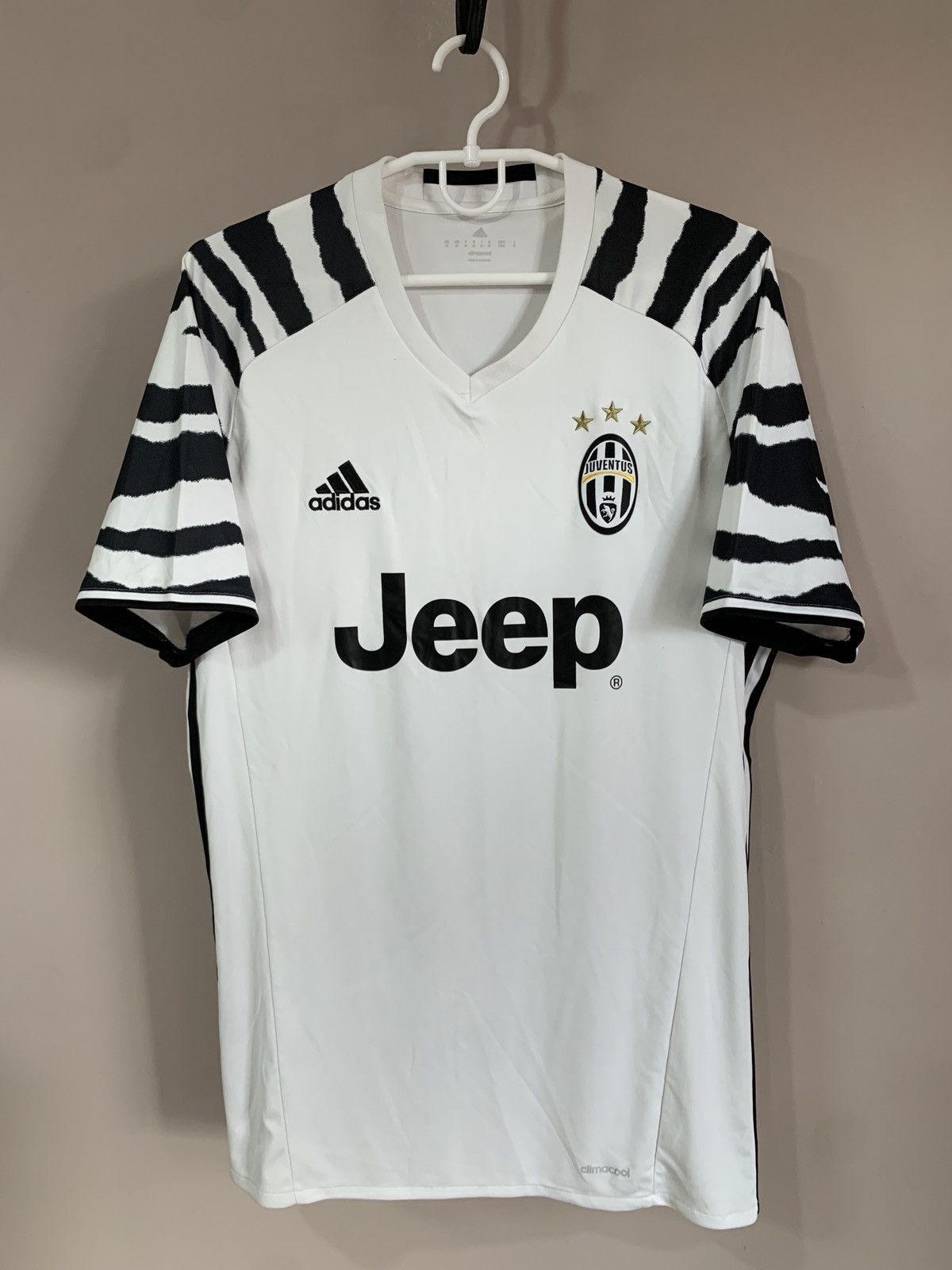 Adidas Juventus 2016 Third Football Shirt Adidas Soccer Jersey Sz M Size US M / EU 48-50 / 2 - 1 Thumbnail