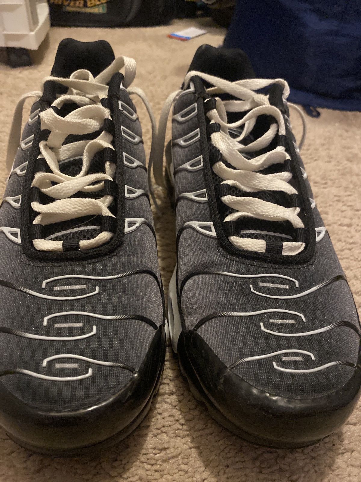 Nike 🔥NIKE AIRMAX PLUS BLACK METALLIC SILVER Size US 10.5 / EU 43-44 - 2 Thumbnail