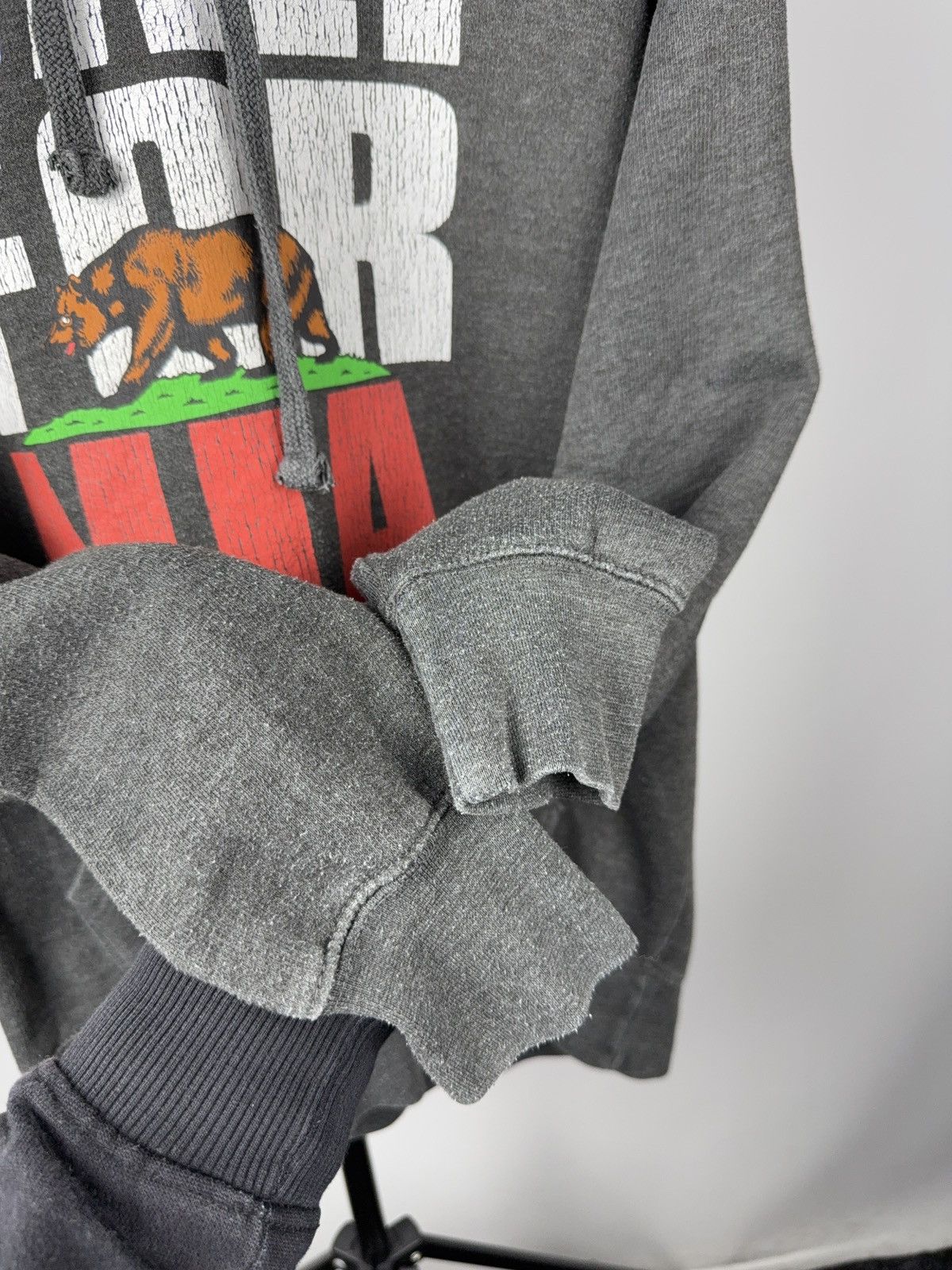 Vintage Vintage 90s Retro USA Logo California Republic Bear Hoodie Size US S / EU 44-46 / 1 - 7 Thumbnail