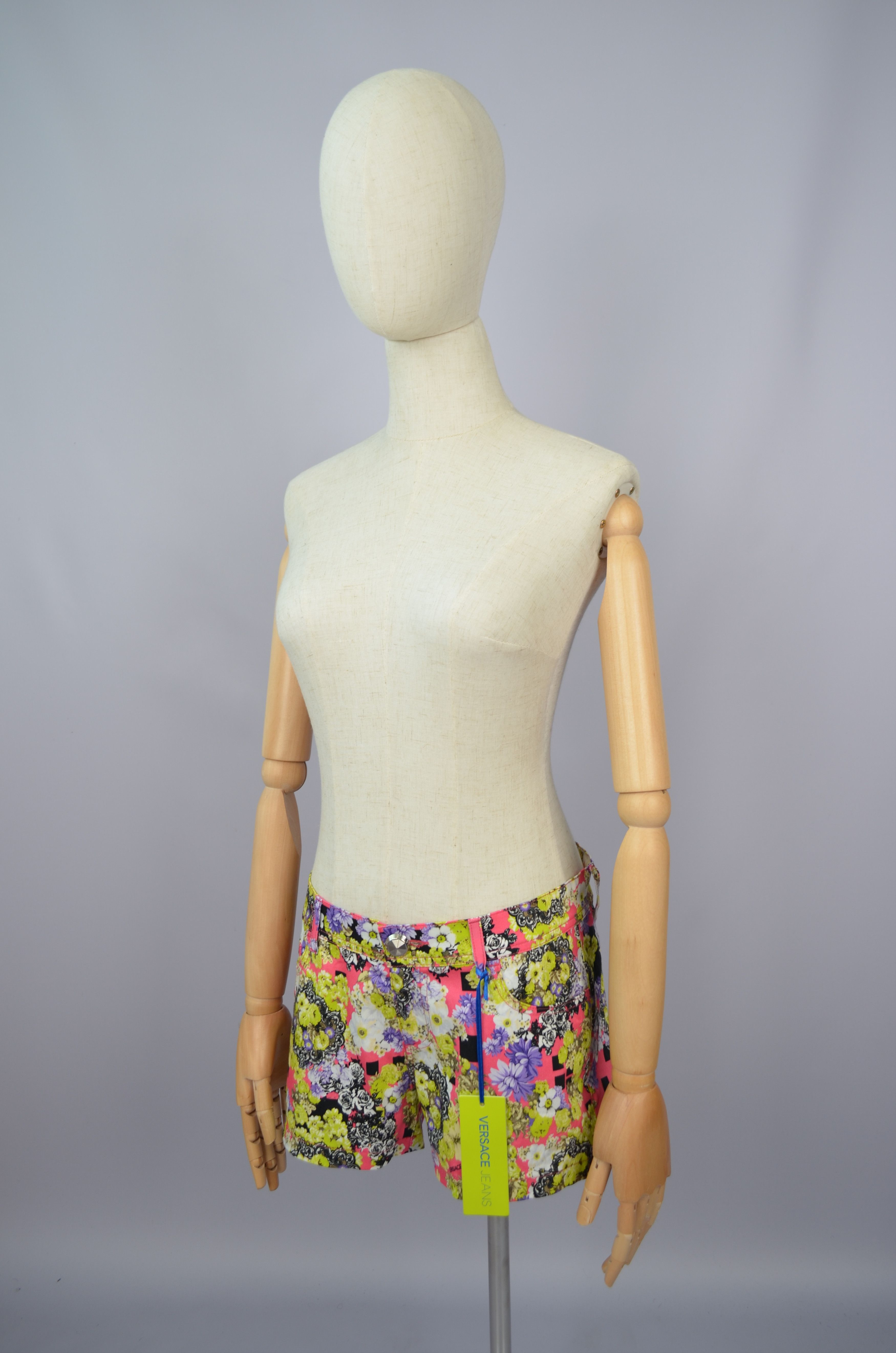 Versace × Versace Jeans Couture Versace Womens Mini Shorts Floral Print Size US6 / UK8 W28 Size 28" / US 6 / IT 42 - 4 Thumbnail