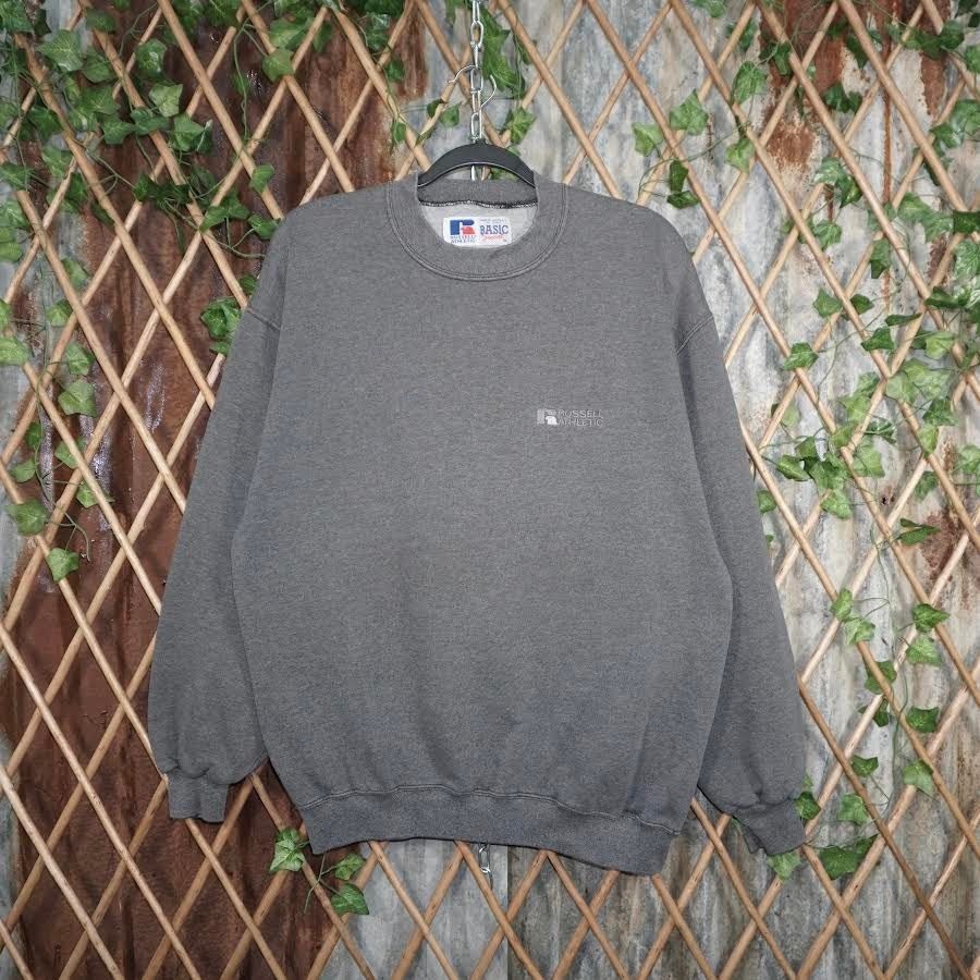 Russell Athletic XL- Vintage / Y2K 1990’s Russell embroidered sweatshirt Size US XL / EU 56 / 4 - 1 Thumbnail
