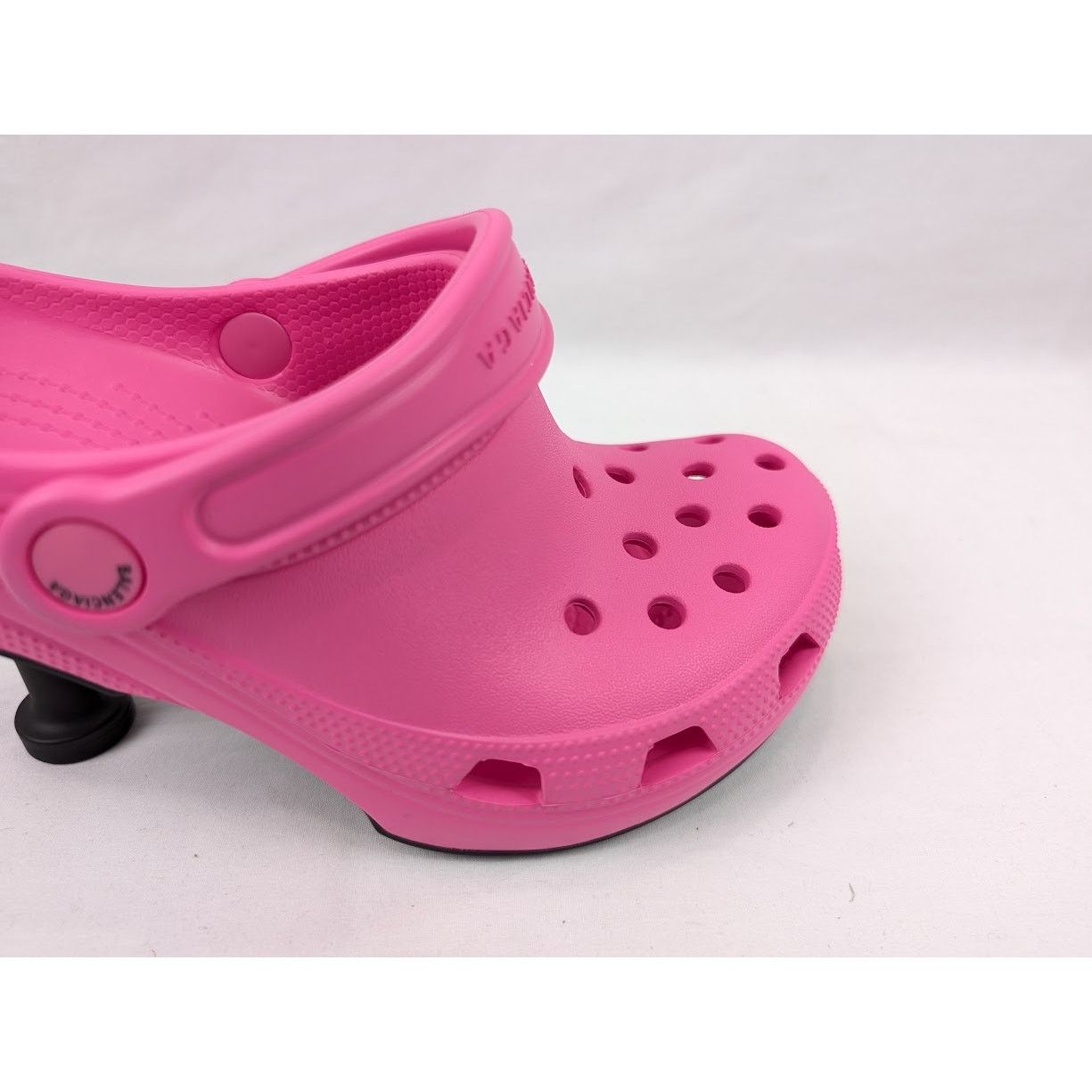 Balenciaga o1rshd1 Rubber Crocs Madame in Electric Pink Size US 6 / IT 36 - 3 Thumbnail