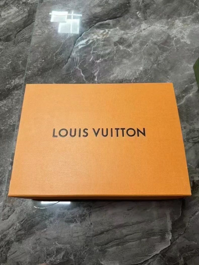 Louis Vuitton Louis Vuitton White run away sneakers Size US 6 / IT 36 - 6 Thumbnail