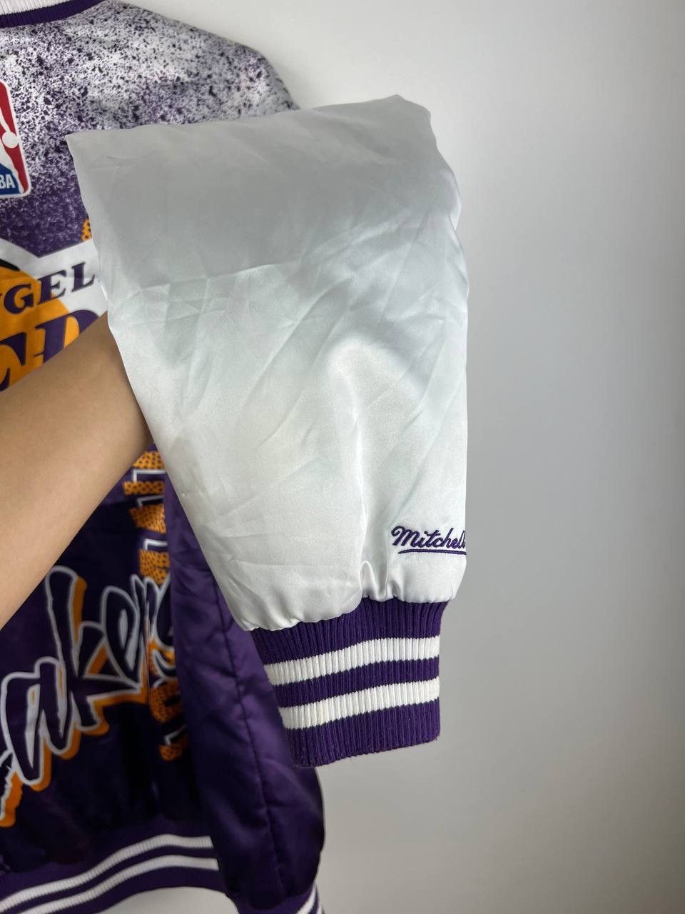 NBA Lakers Michell Ness NBA bomber jacket size L Size US L / EU 52-54 / 3 - 11 Thumbnail