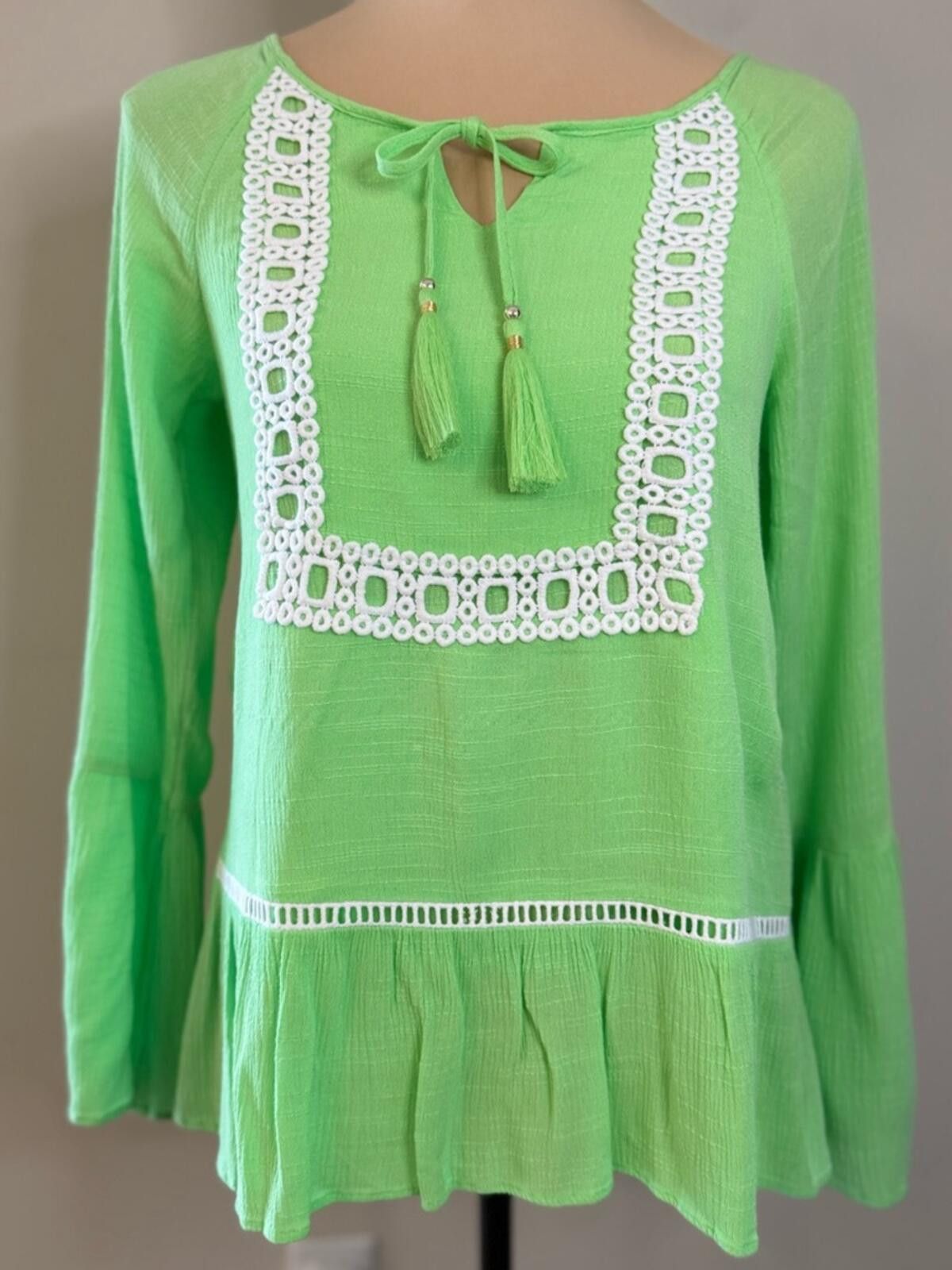 Other Lilly Pulitzer green tunic top white lace ruffled hem SZ XXS Size XXS / US 00 / IT 34 - 1 Thumbnail