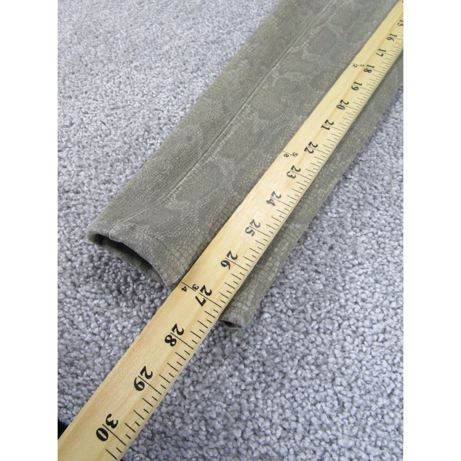 Anthropologie Anthropologie Leggings Pants Womens 25 Green Khaki Snakeskin Ankle Zip Skinny 25 Green Mens Womens Girls? Size 42" / US 20 - 4 Thumbnail