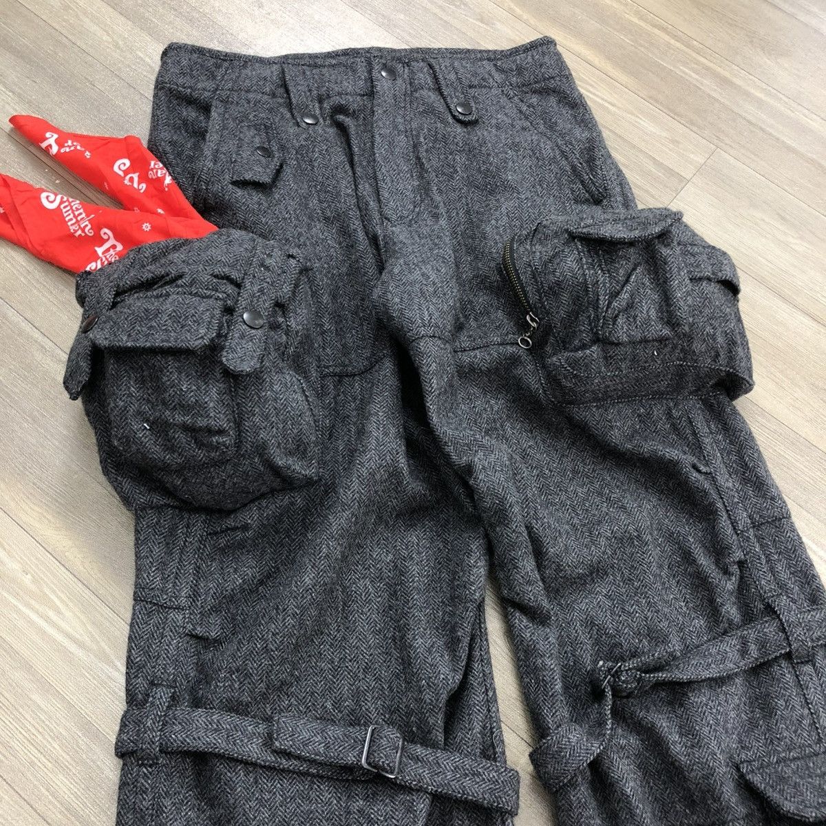 Issey Miyake × Tete Homme 1990s Tete Home Issey Miyake Multipocket Cargo Bondage Pants Size US 34 / EU 50 - 4 Thumbnail