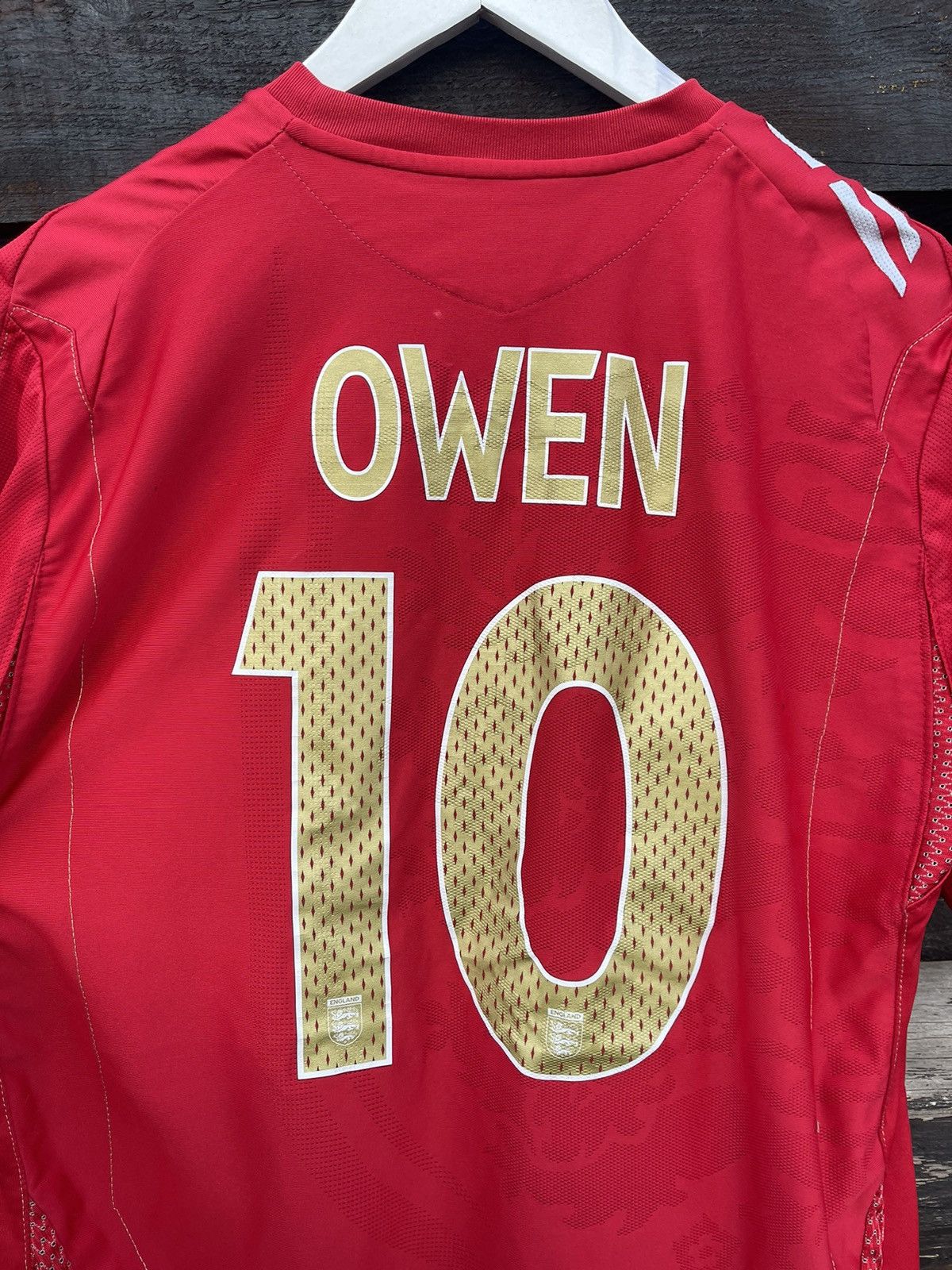 Umbro × Vintage Y2K Umbro #10 Owen England vintage soccer jersey Size US L / EU 52-54 / 3 - 10 Thumbnail