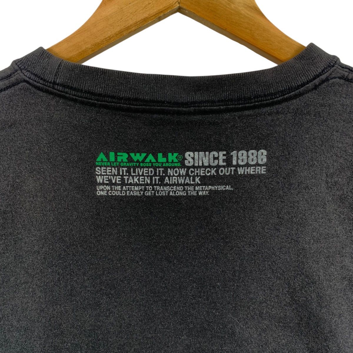 Airwalk AIRWALK SKATEBOARD Modern Streetwear Graffiti Tee Shirt Top Size US L / EU 52-54 / 3 - 7 Thumbnail