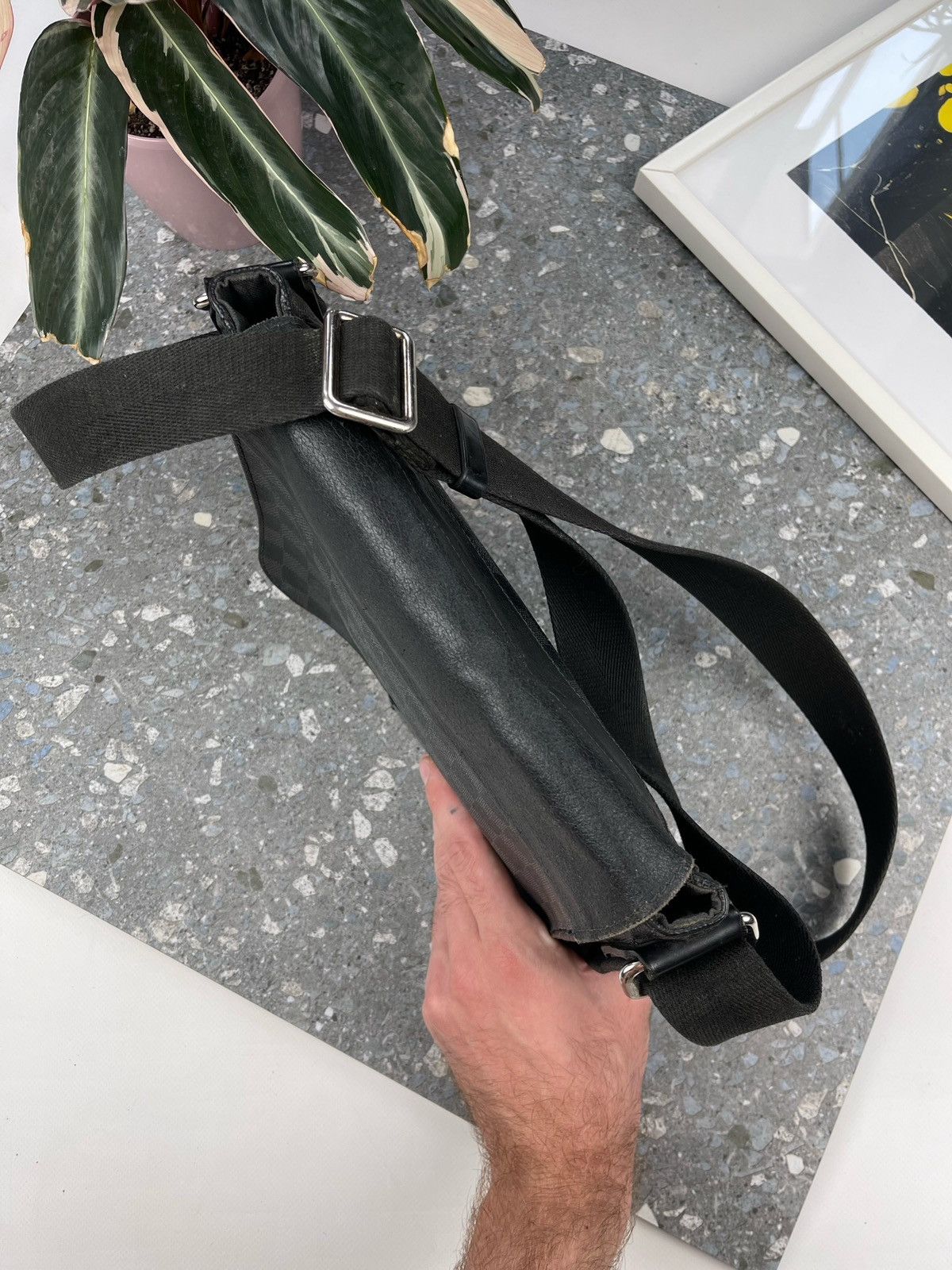 Louis Vuitton Luis Vuitton PM Graphite Messenger Bag / Black Size ONE SIZE - 17 Thumbnail