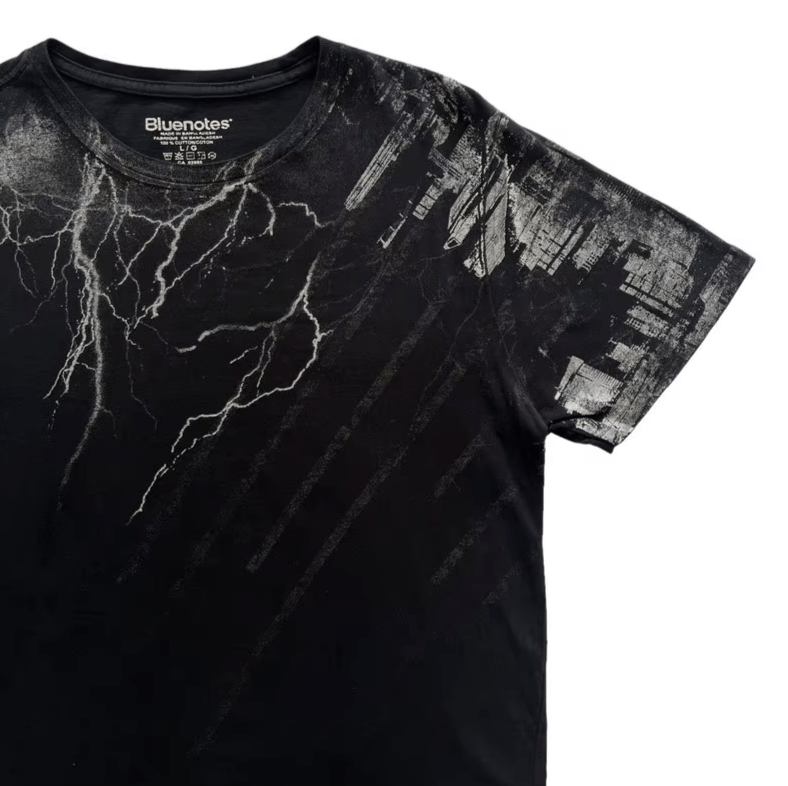 Japanese Brand 4 Y2K Lightning Graffiti Distressed Vintage T Shirt Size US M / EU 48-50 / 2 - 6 Thumbnail