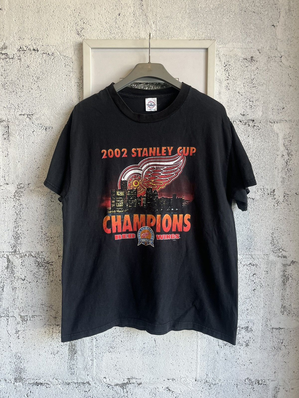 NHL × Red Wing × Vintage Vintage RED WINGS Champion 2002’s Stanley Cup Tshirt Size US L / EU 52-54 / 3 - 2 Thumbnail