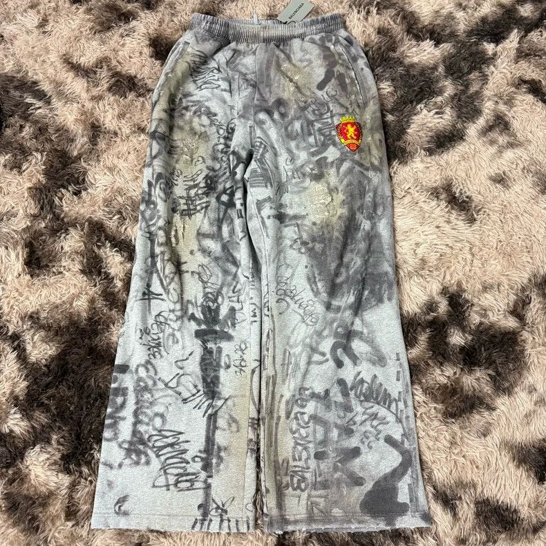 Balenciaga Balenciaga size M Gray logo graffiti Manchester United bag Size US 27 - 1 Thumbnail