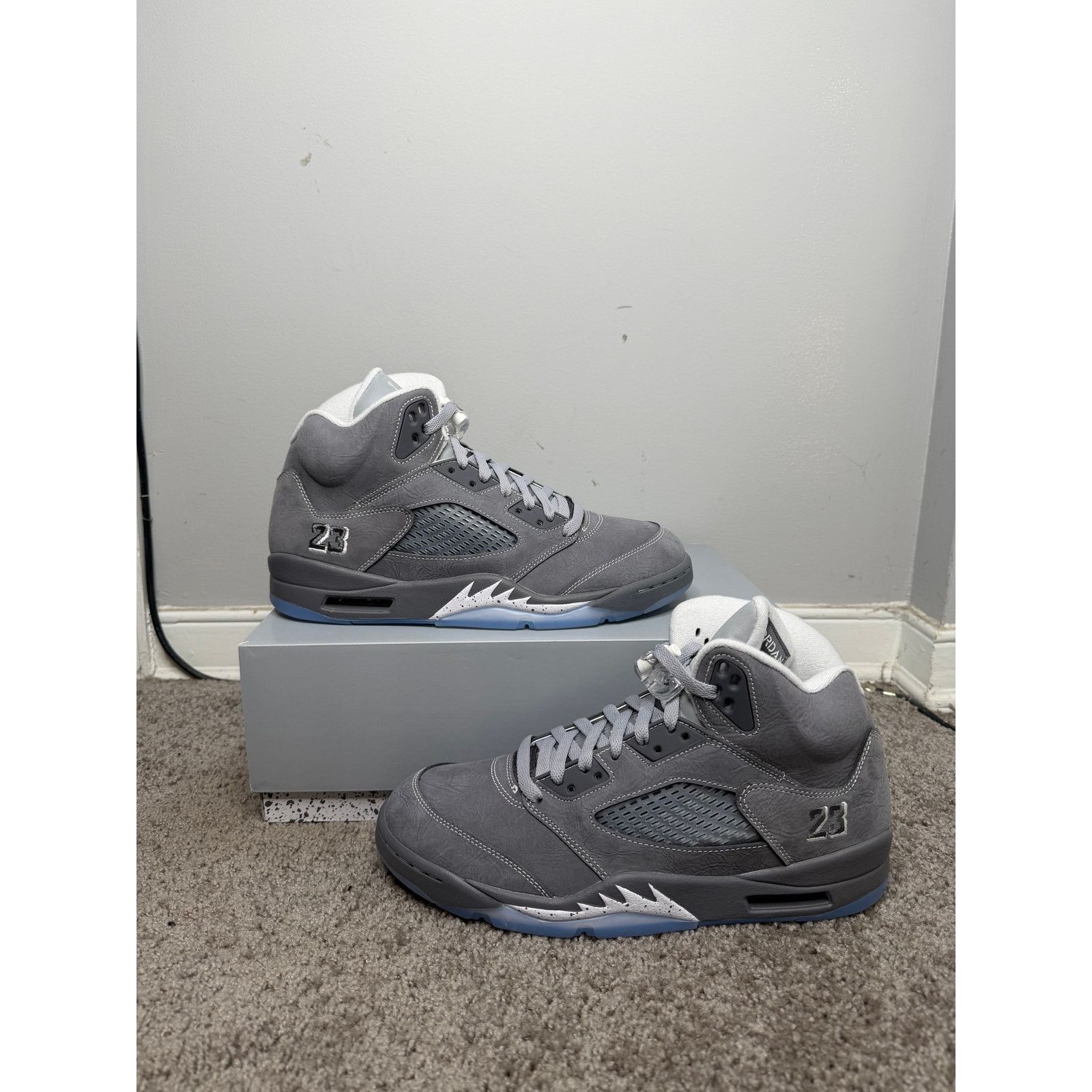 Jordan Brand Air Jordan 5 Retro Wolf Grey Shoes Size 11 Size US 11 / EU 44 - 1 Thumbnail