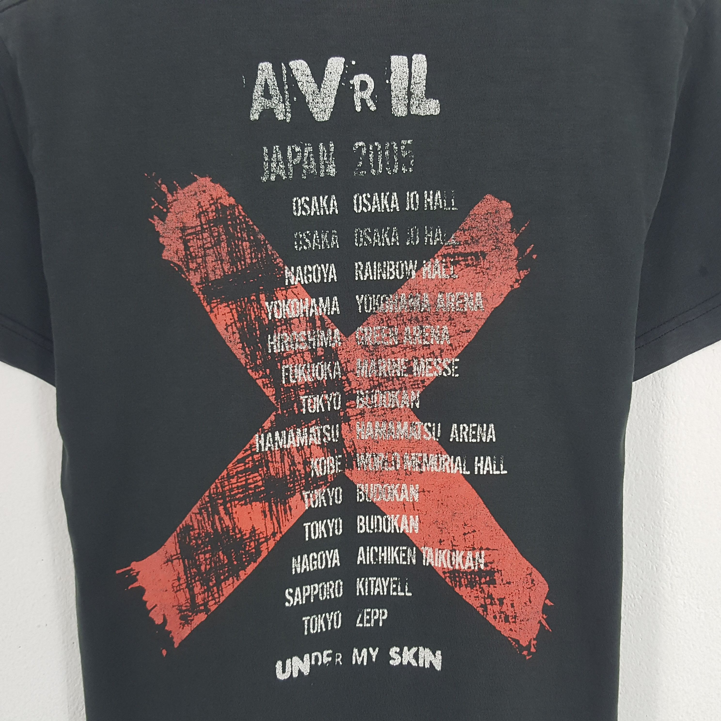 Band Tees × Japanese Brand × Vintage Vintage Avril Lavigne Tour Japan 2005 T-shirt Size US S / EU 44-46 / 1 - 4 Thumbnail