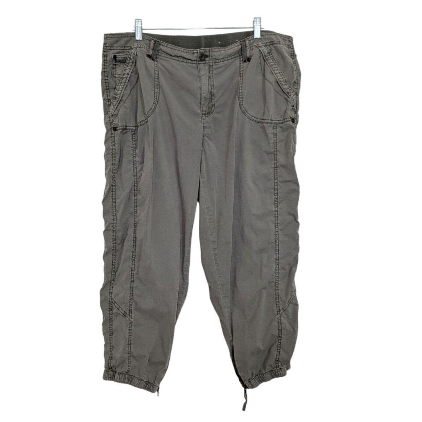 Chicos Chicos 3 Capri Joggers Womens Size XL Green Casual Cotton Size 28" / US 6 / IT 42 - 1 Thumbnail