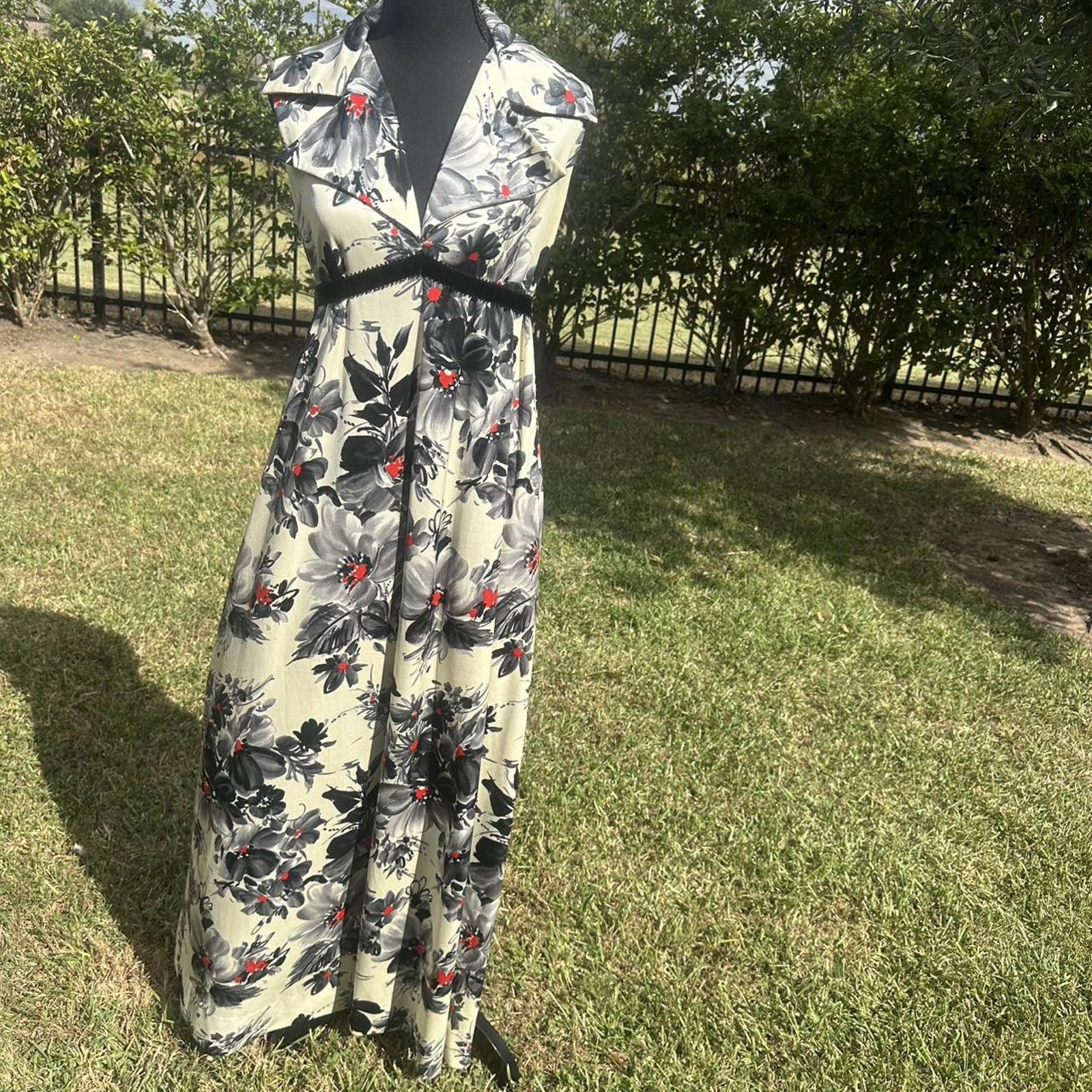 Other Black & white floral maxi dress vintage medium Size M / US 6-8 / IT 42-44 - 1 Thumbnail