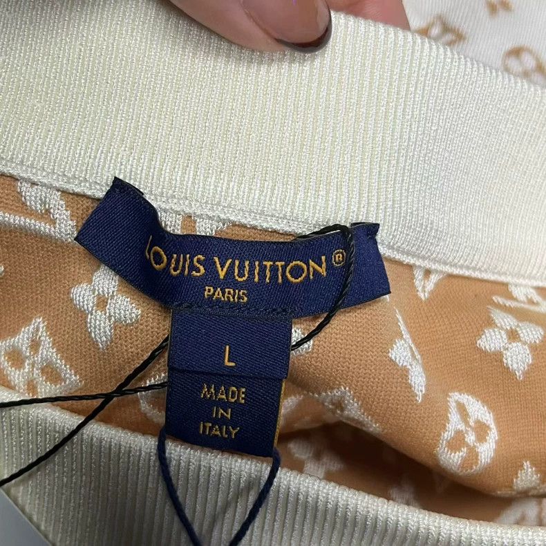 Louis Vuitton Louis Vuitton size l 24 Latest Beige Logo Jacquard Knit Mid Size 25" / US 0 / IT 36 - 2 Thumbnail